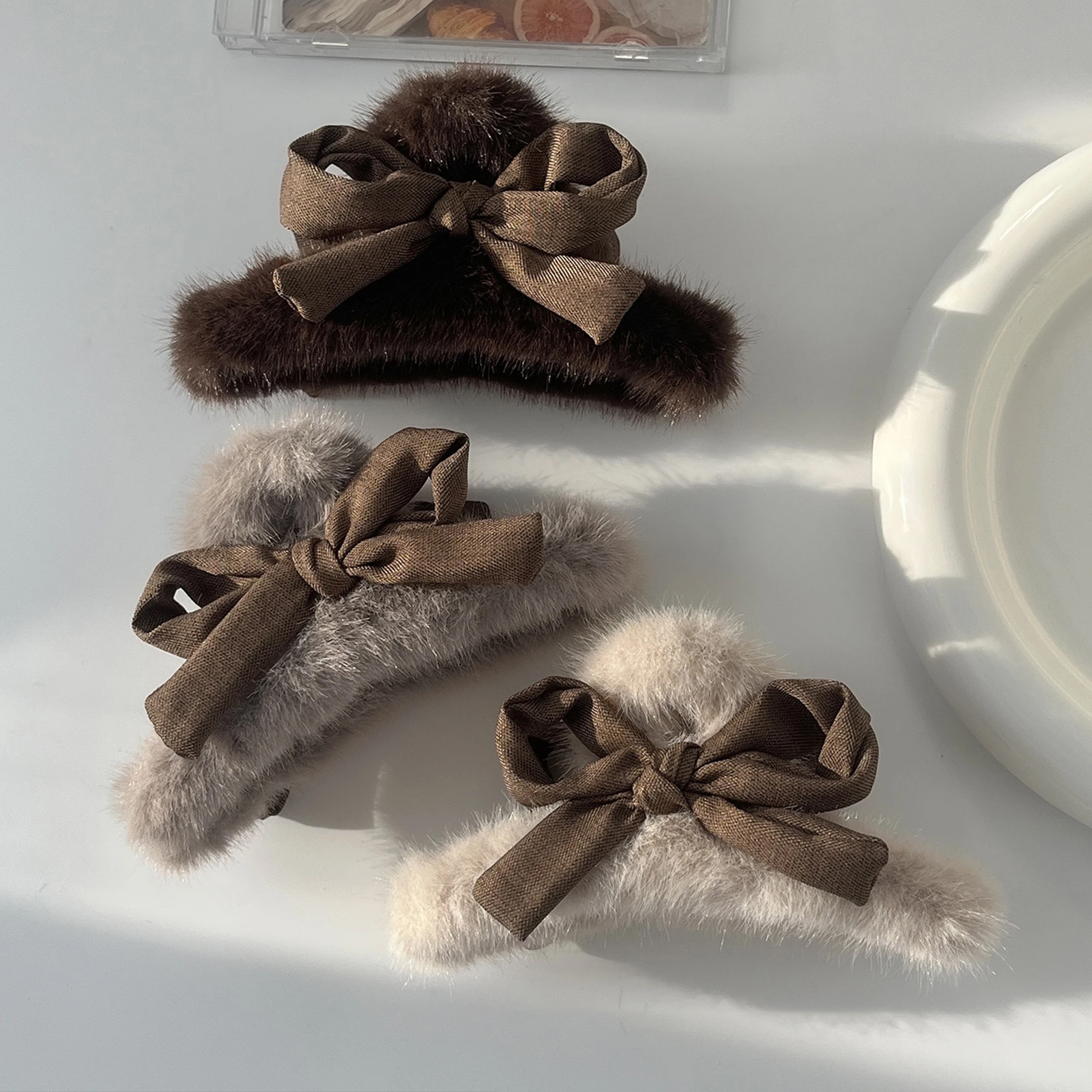 Autumn/Winter Fashion Rabbit Fur Bow Hair Clip, Women's Large Plush Shark Clip Hairpin Back Head – view 2