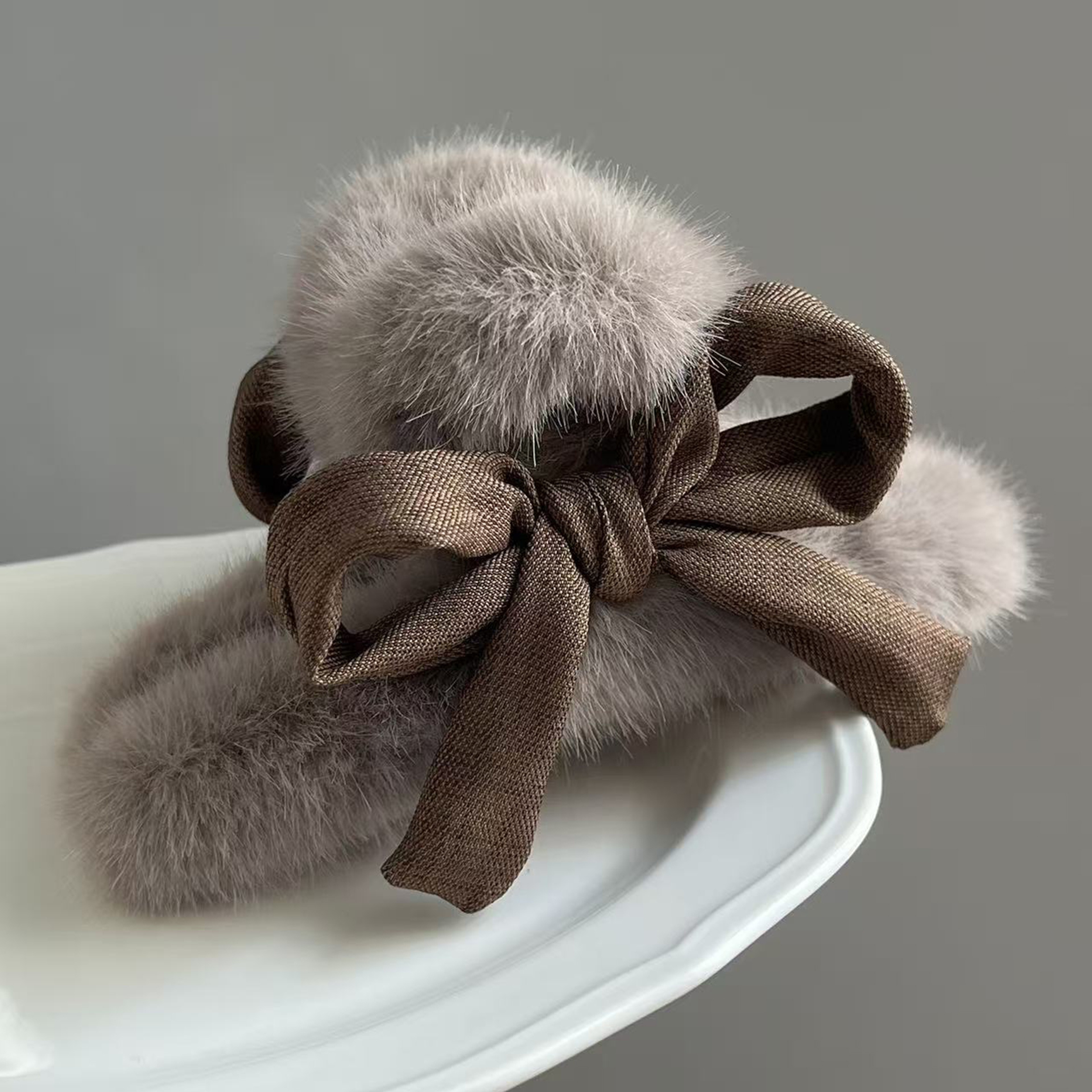 Autumn/Winter Fashion Rabbit Fur Bow Hair Clip, Women's Large Plush Shark Clip Hairpin Back Head – view 5
