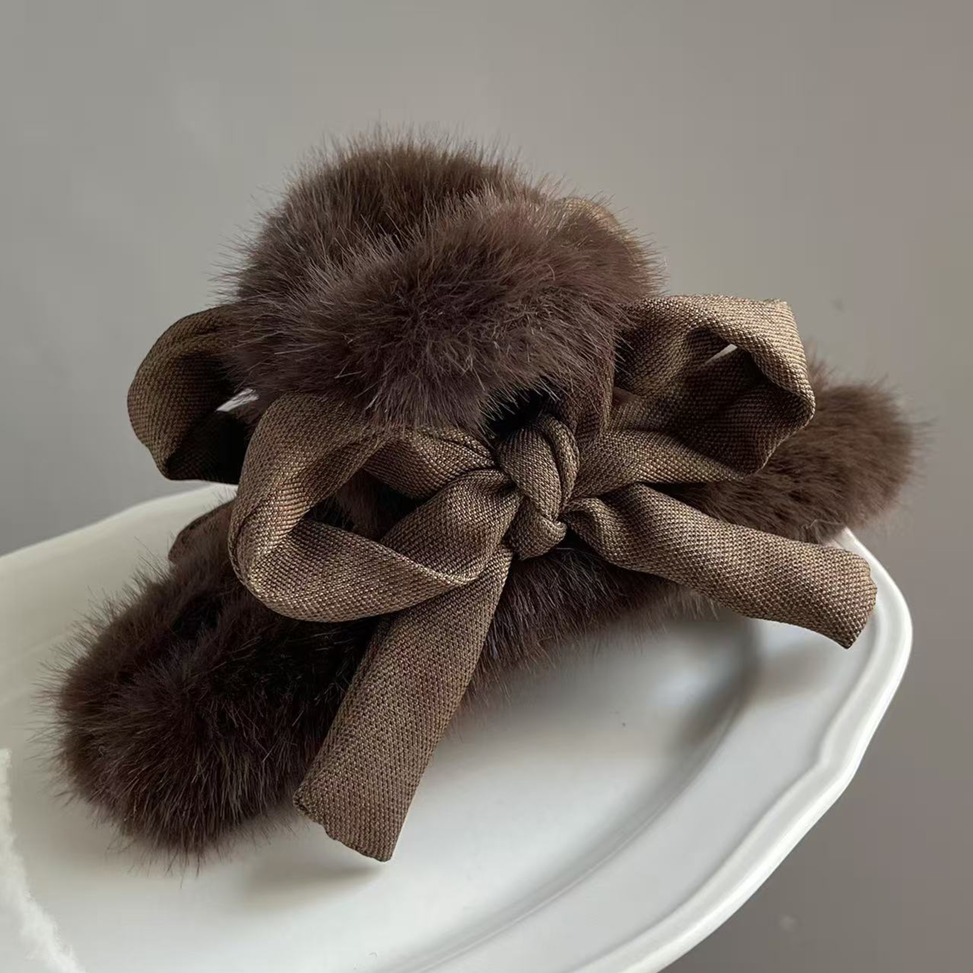 Autumn/Winter Fashion Rabbit Fur Bow Hair Clip, Women's Large Plush Shark Clip Hairpin Back Head – view 7