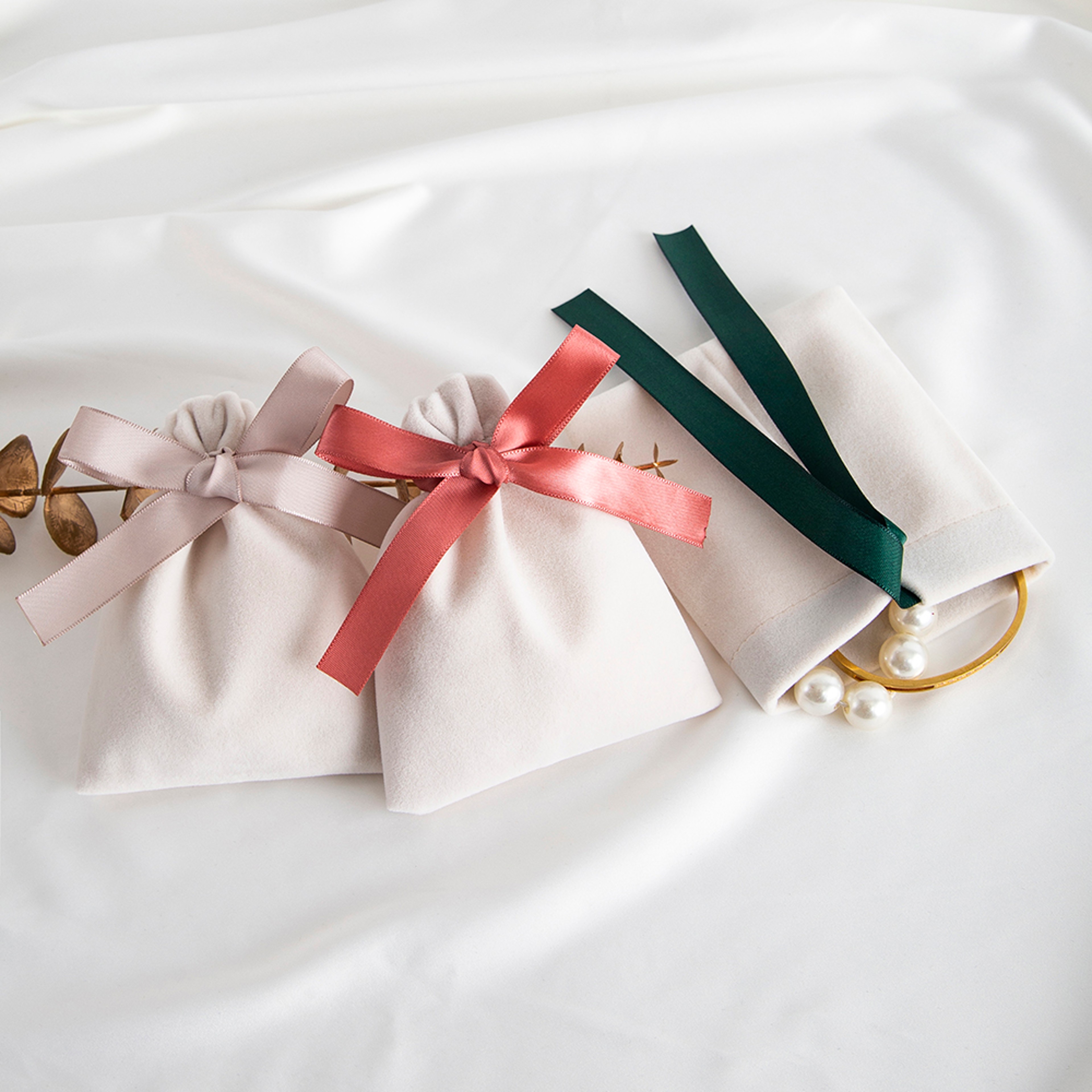 Beige Velvet Bag Jewelry Pouch, Suede Wedding Favors, Gift Packaging for Earrings, Bracelets, Candy – view 1