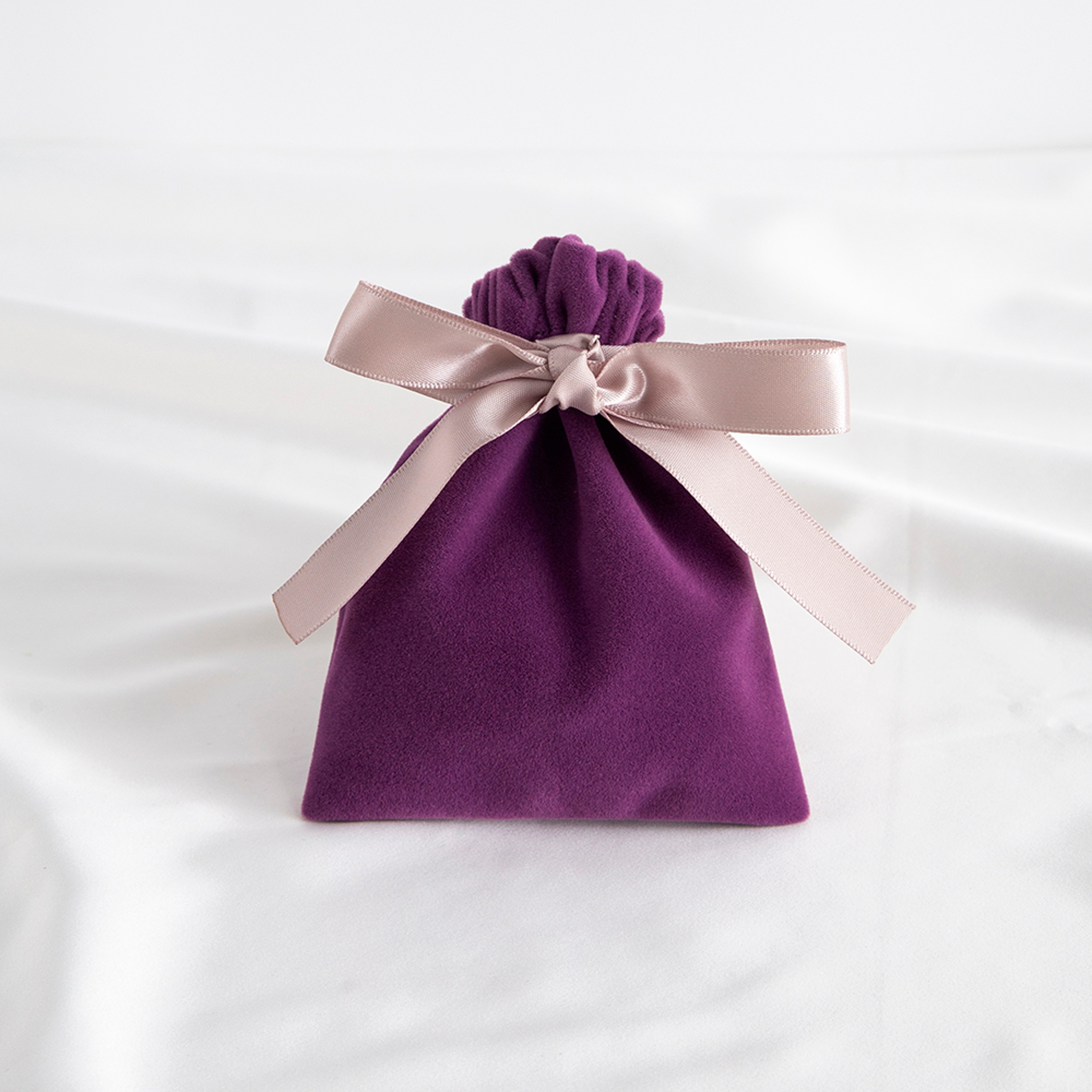 Beige Velvet Bag Jewelry Pouch, Suede Wedding Favors, Gift Packaging for Earrings, Bracelets, Candy – view 10