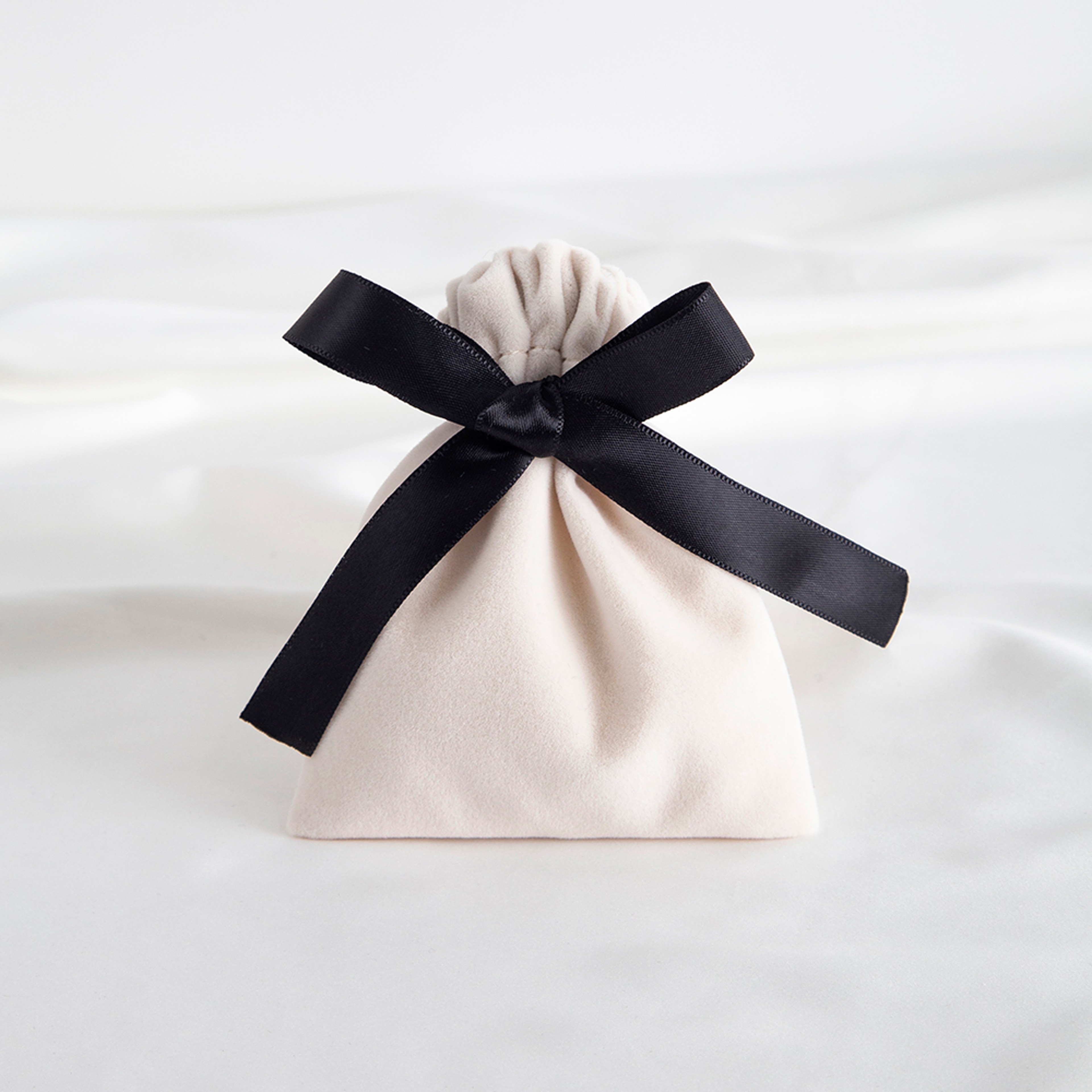 Beige Velvet Bag Jewelry Pouch, Suede Wedding Favors, Gift Packaging for Earrings, Bracelets, Candy – view 27
