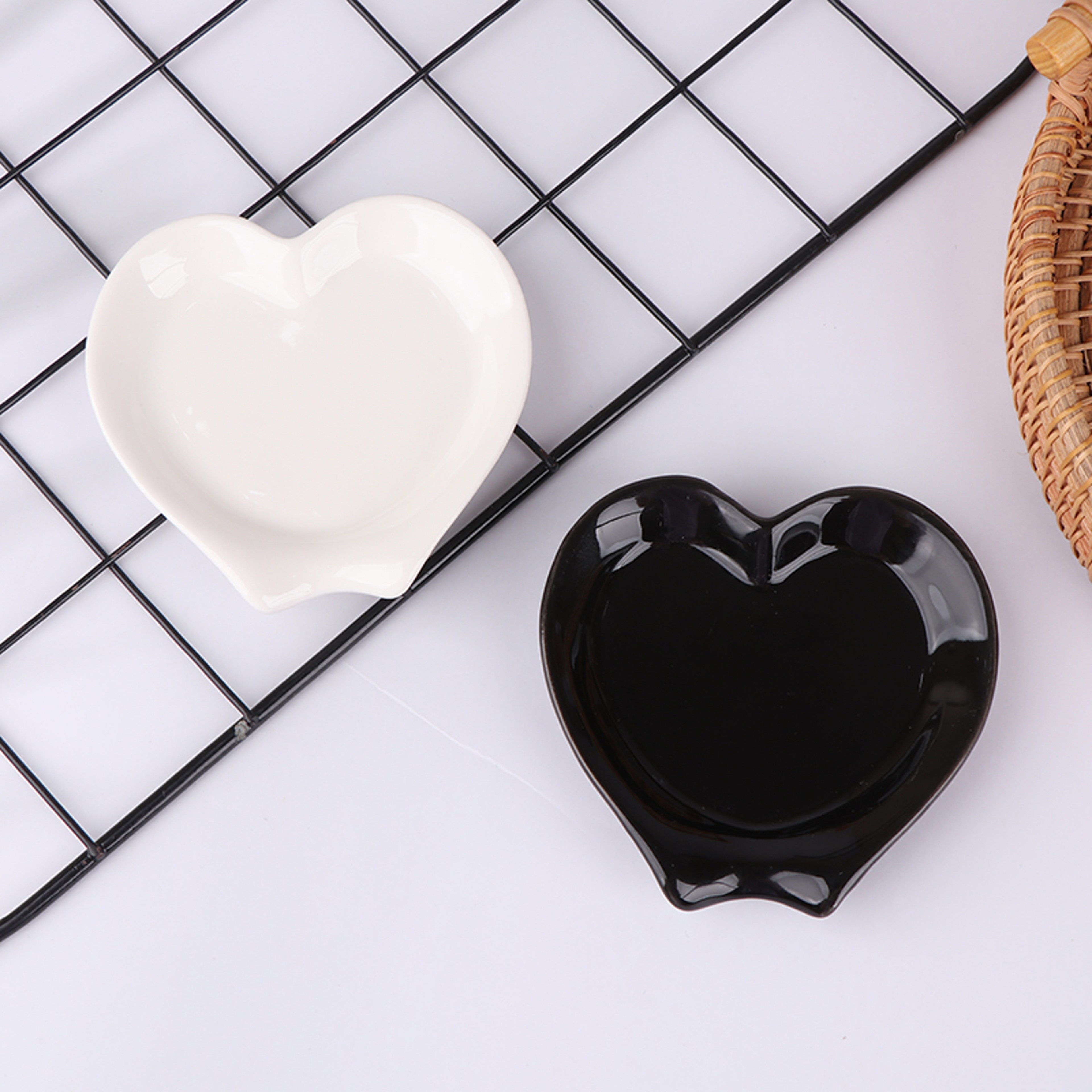 Creative Heart Shaped Ceramic Spoon Rest Pad, Coffee Spoon Holder, Soup Ladle Rack Kitchen Organizer – view 4