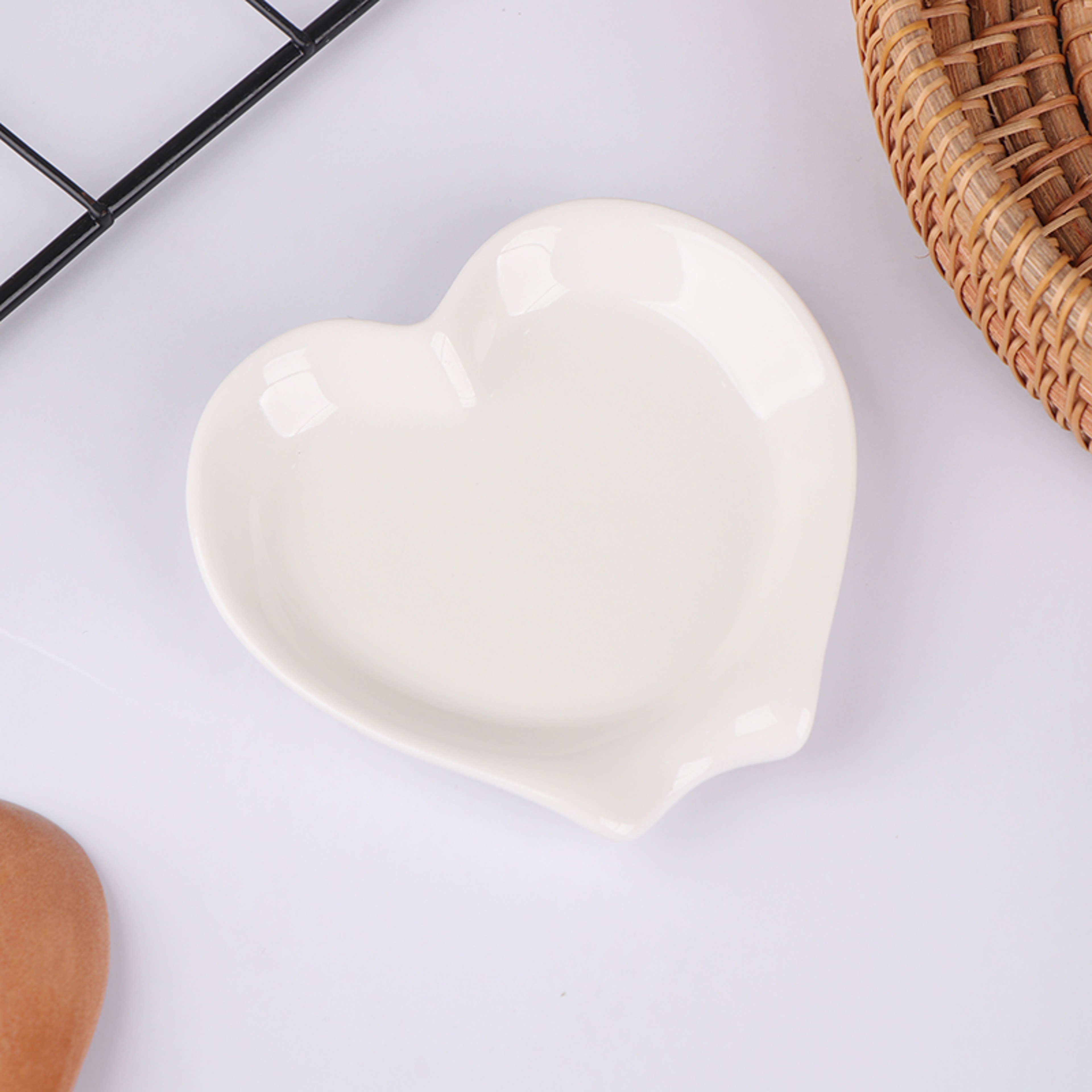 Creative Heart Shaped Ceramic Spoon Rest Pad, Coffee Spoon Holder, Soup Ladle Rack Kitchen Organizer – view 7