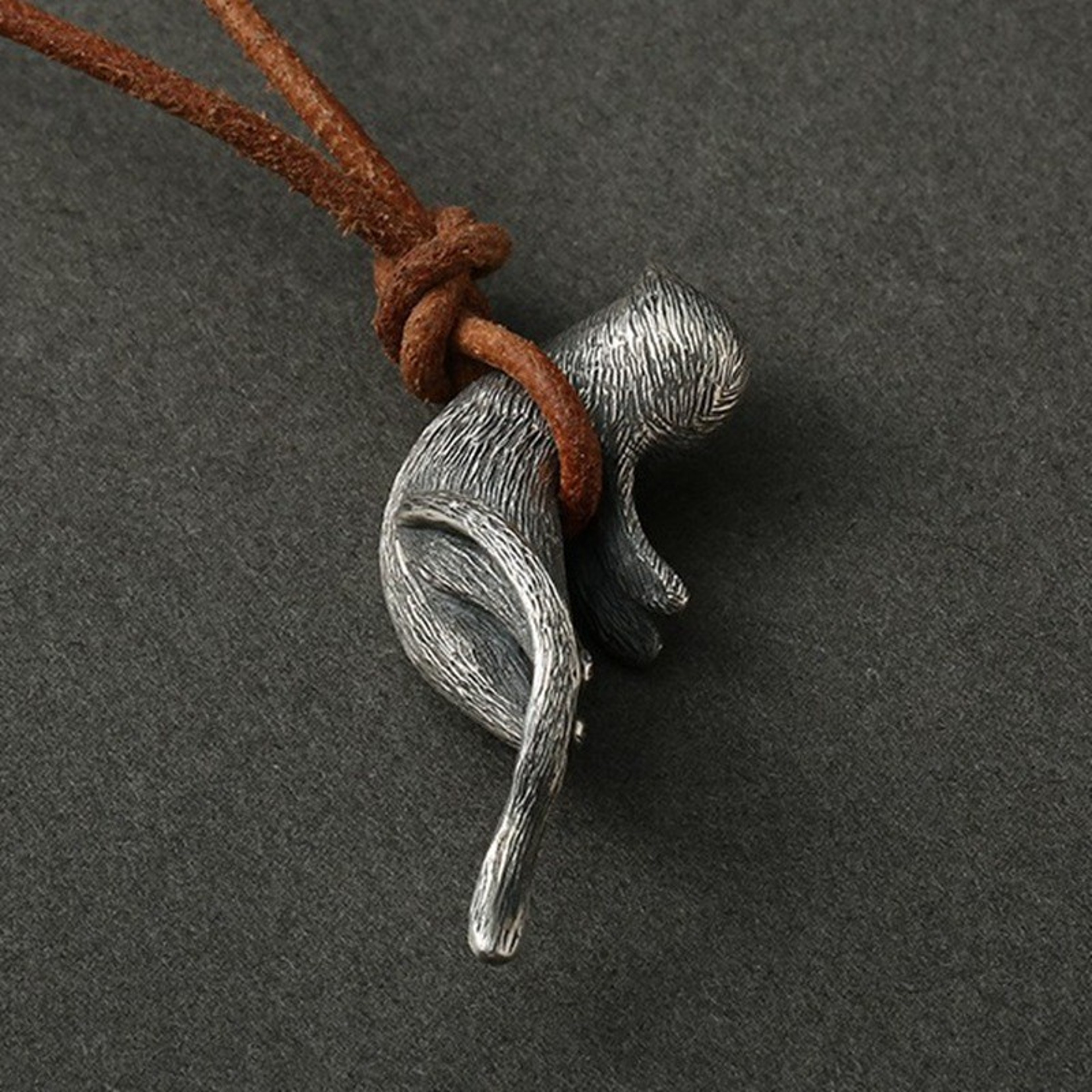 Creative Cat Pendant Necklace for Couples Personalized Jewelry Gift for Cat Lovers Unique Design for Women Men – view 4