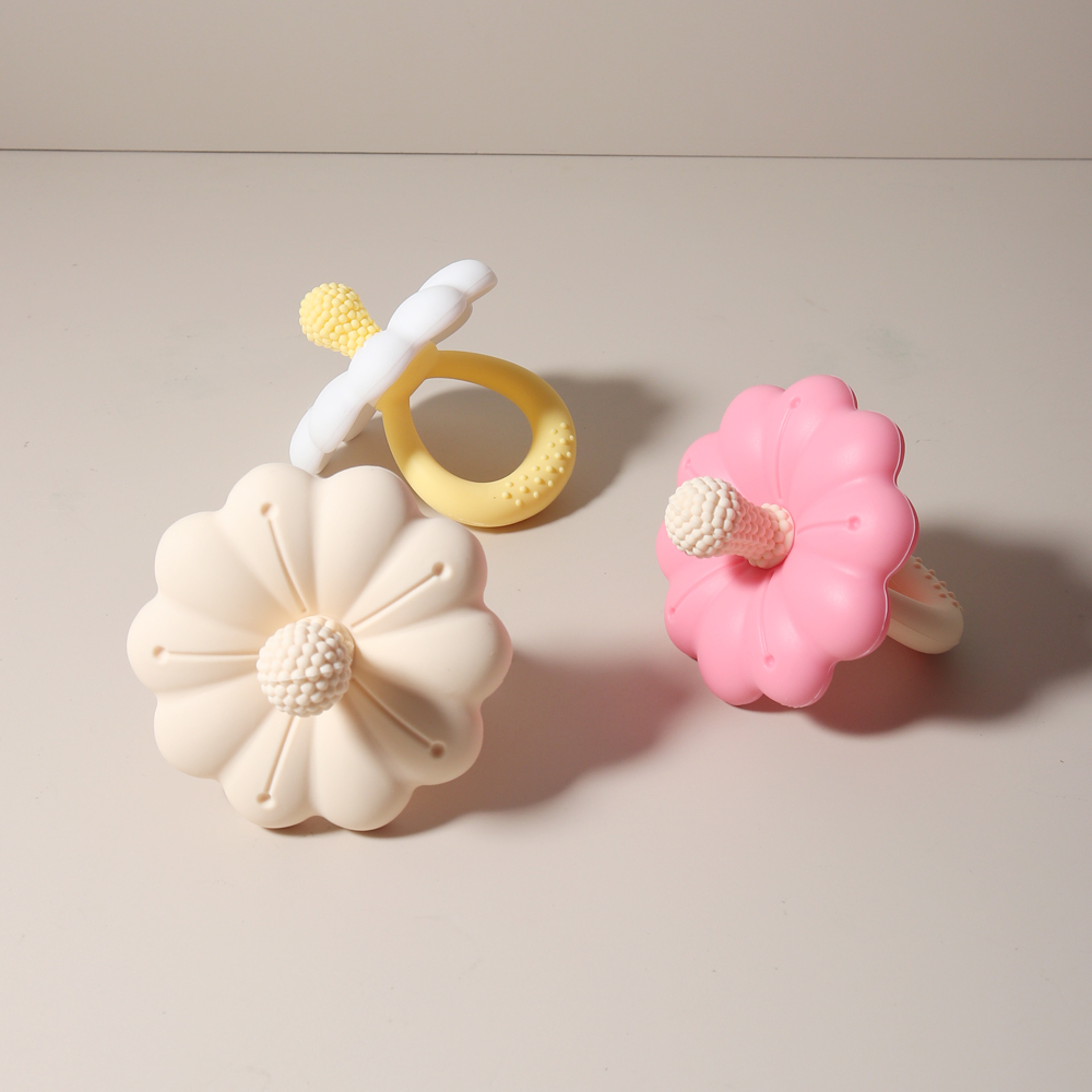 Teether silicone pacifier teether, hot sale Baby flower shape, free teether toy, big size baby BPA safe soothing teether – view 5