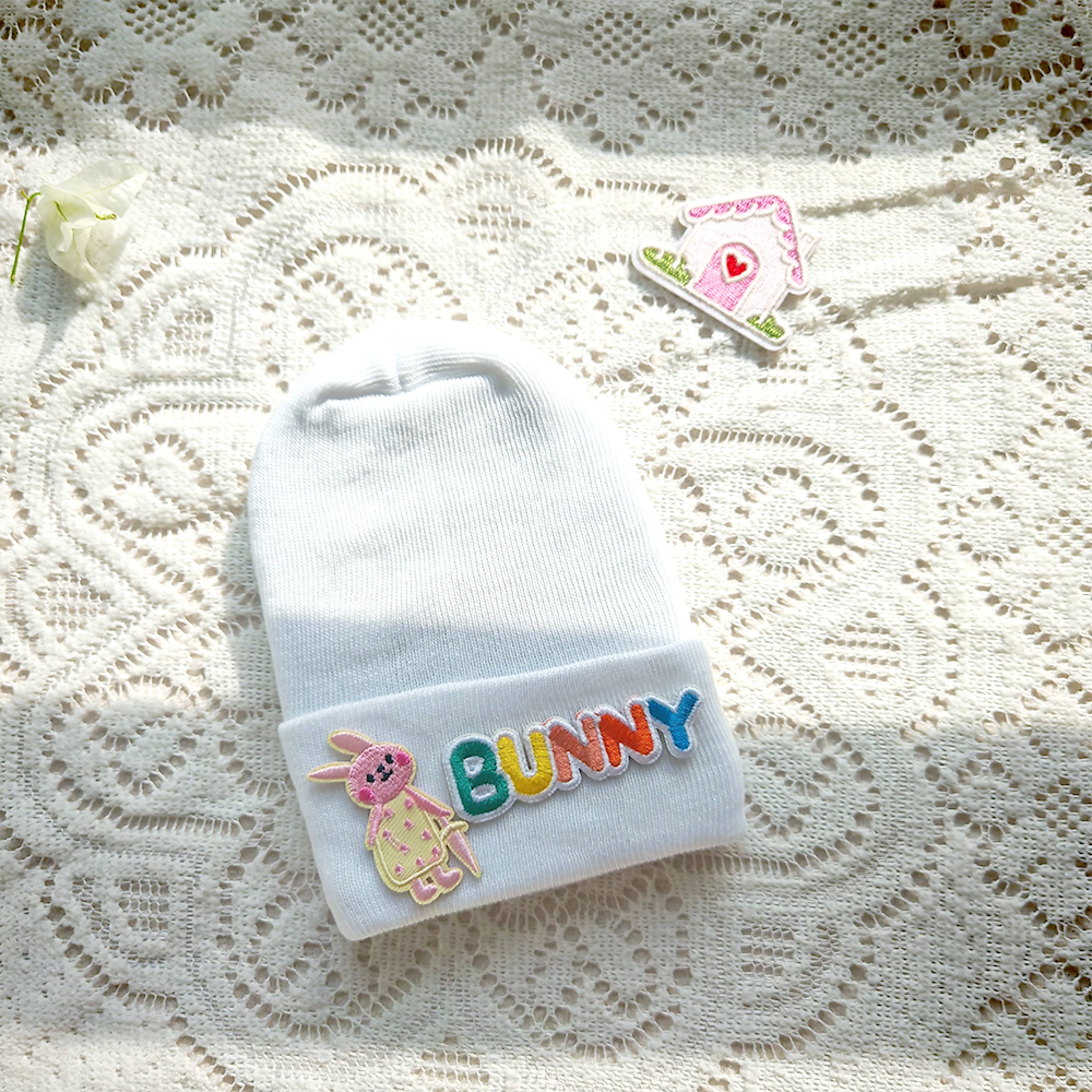 Months Cute Cartoon Label Hat for Baby, Toddler Knitted Beanie Hat, Crochet Warm White Bonnet, Baby Clothing Accessory – view 8