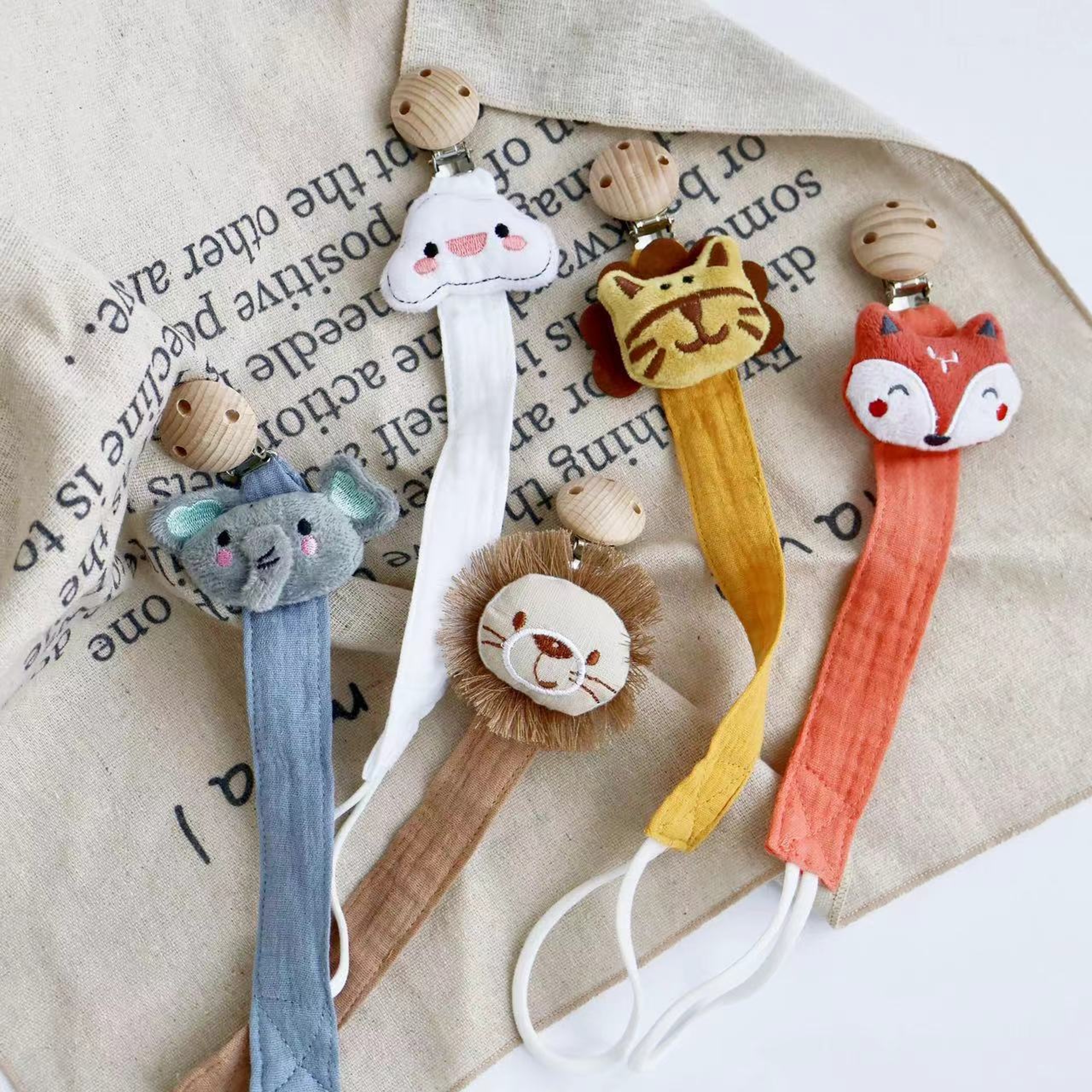 Baby Accessories, New Wooden Pacifier Clip Chain for Newborn, Cute Cartoon Animal Nipple Holder – view 2