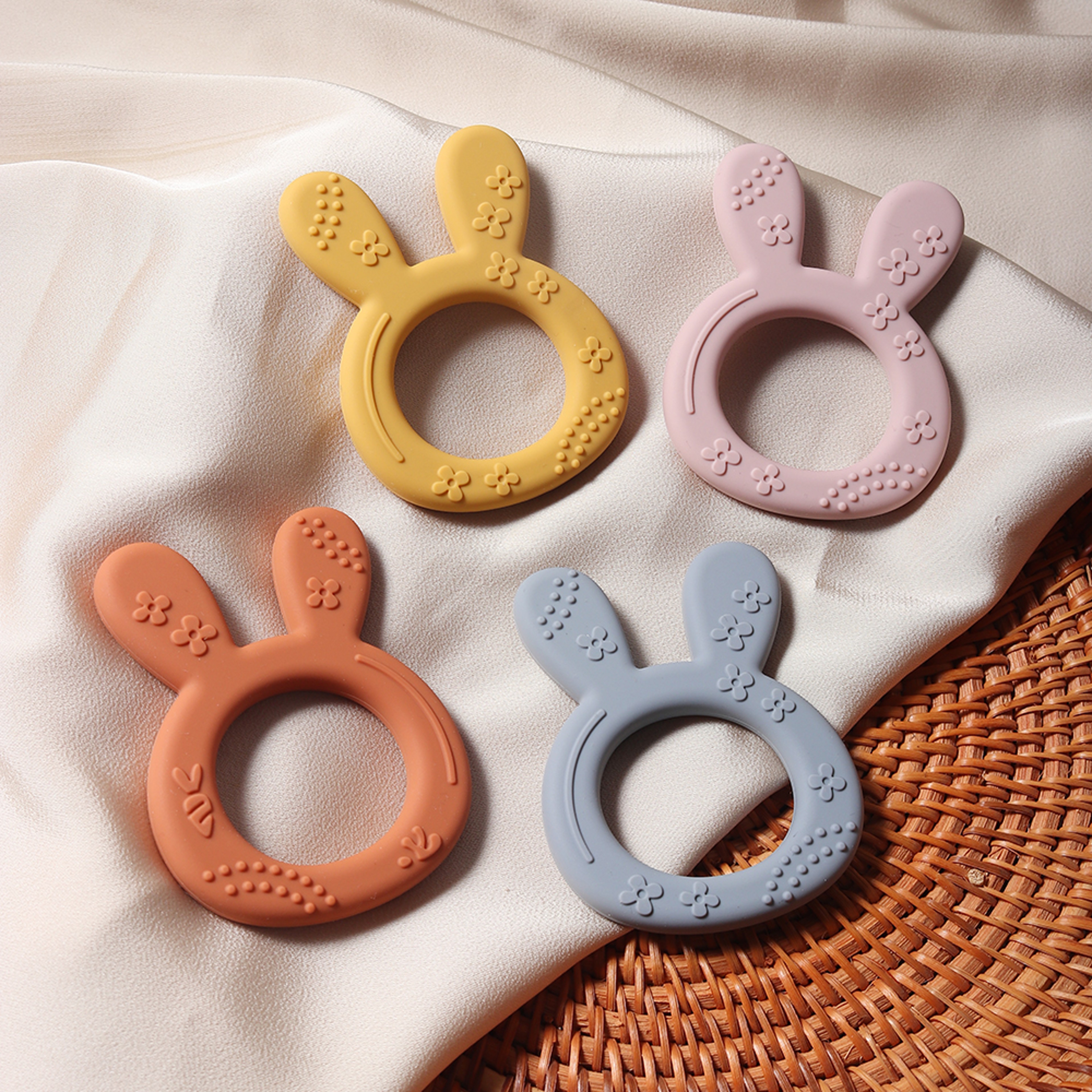 Carrot Bunny Shape Silicone Teether For Babies New Sensory Teething Toy Kids Educational Toy 0