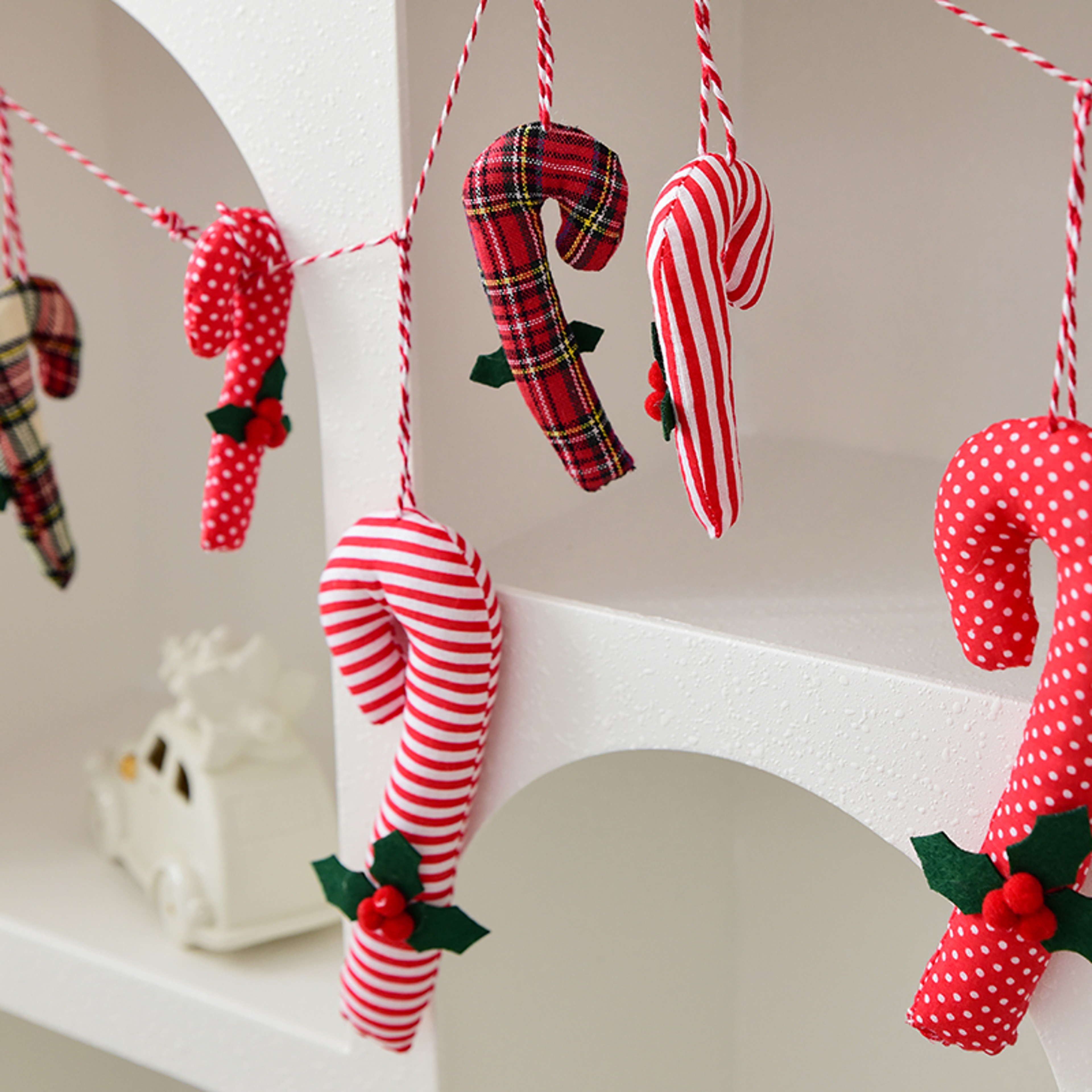 Hanging Christmas Tree Decoration Red Berries Walking Stick Festive Shooting Props Unique Christmas 5