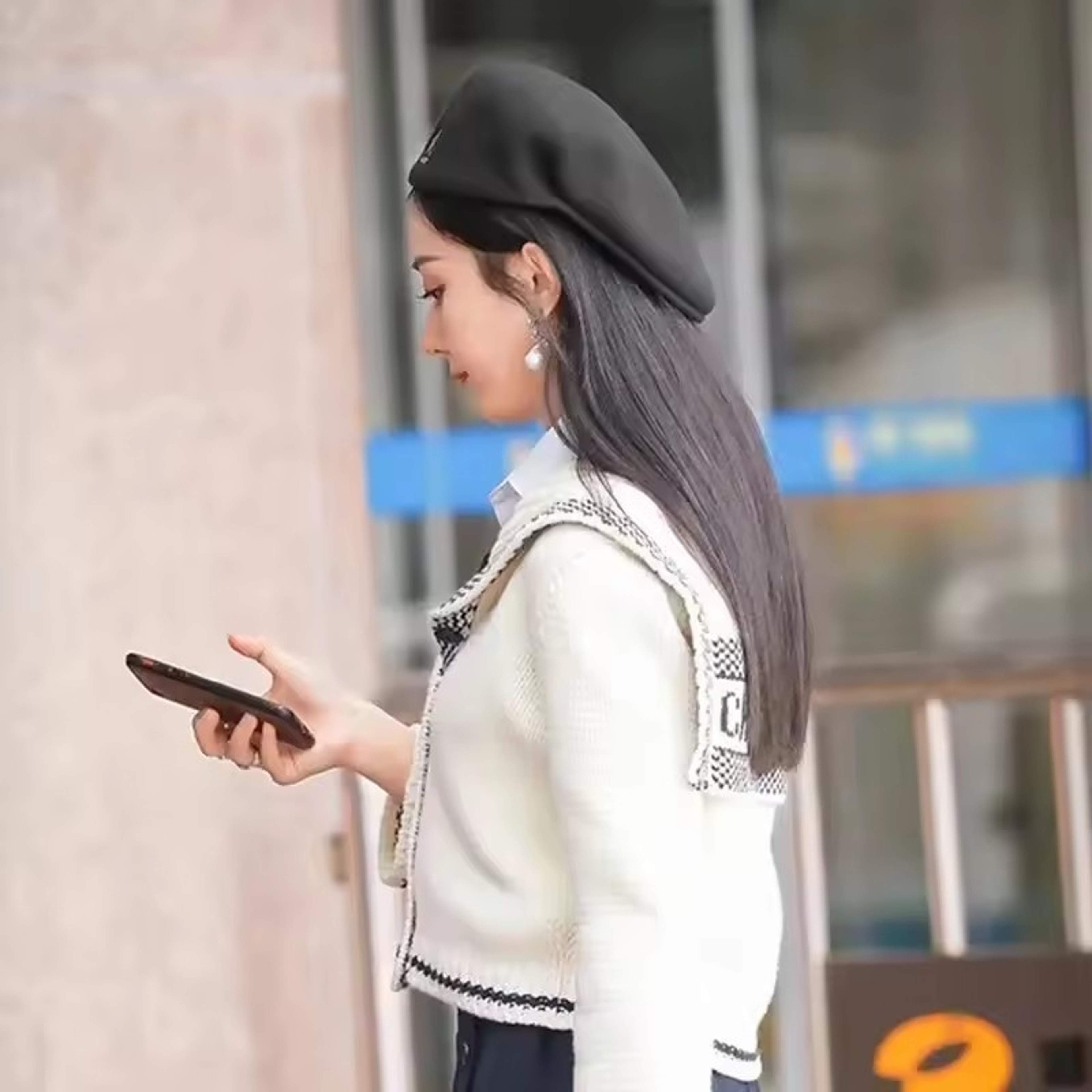 Four Seasons Knitted Thin Breathable Beret Luxury Wool Beret Hat Women Mesh Berets Cap Autumn Winte