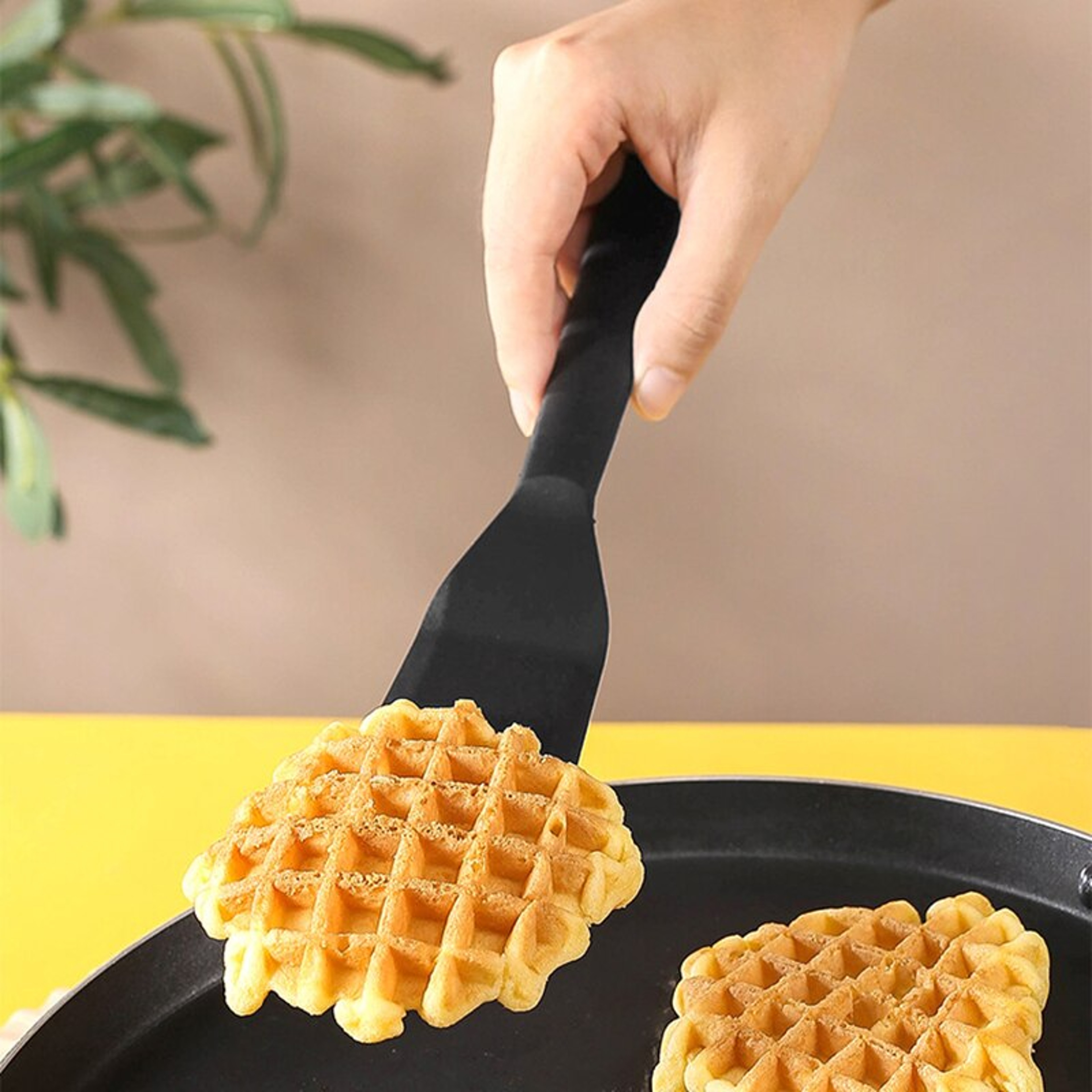 Silicone Frying Shovel Nonstick Surface Kitchen Pancake Fried Egg Transfer Shovel 2