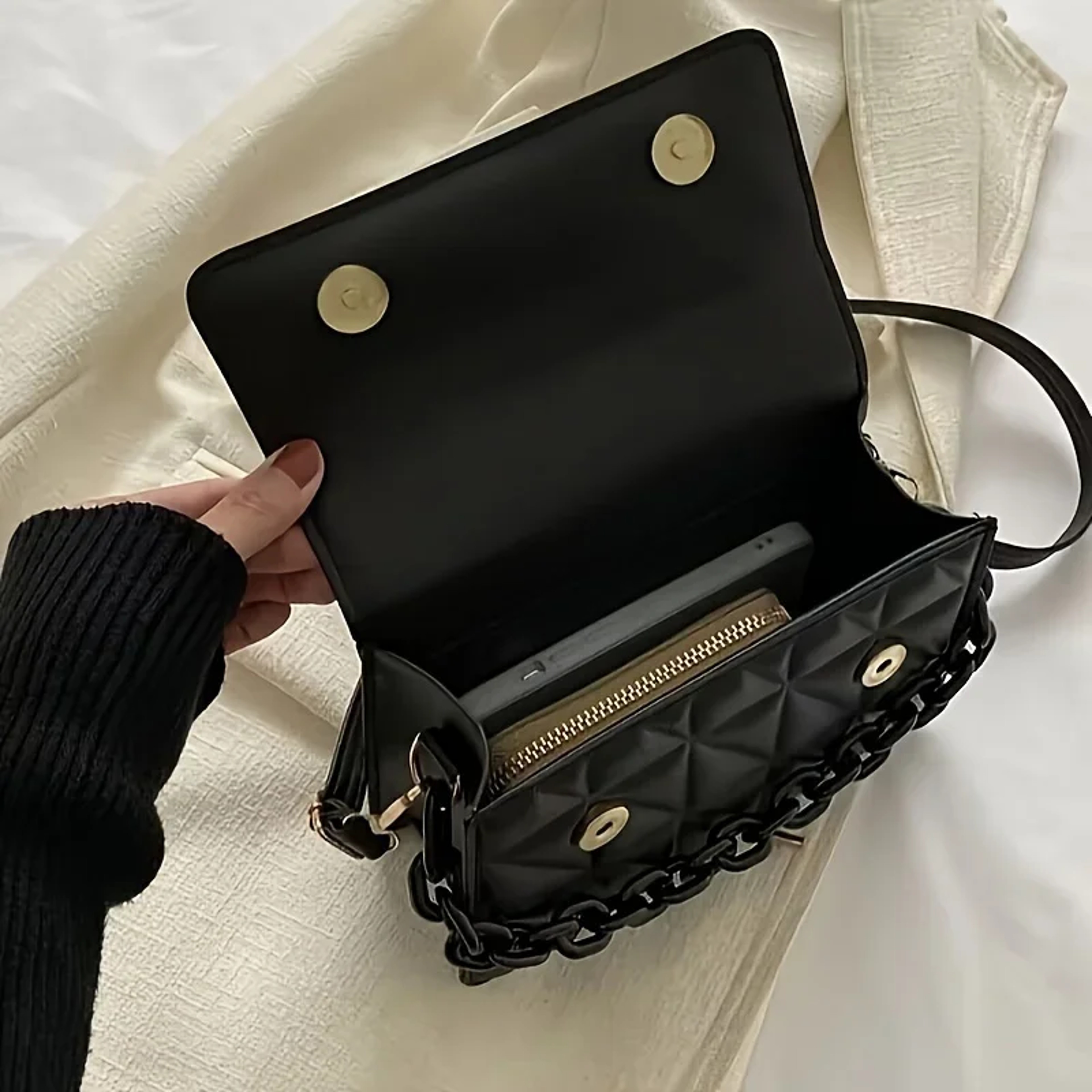 Small Casual Quilted Crossbody Bag with Magnetic Closure, Adjustable Strap, Daily Use Handbag for Women – view 3