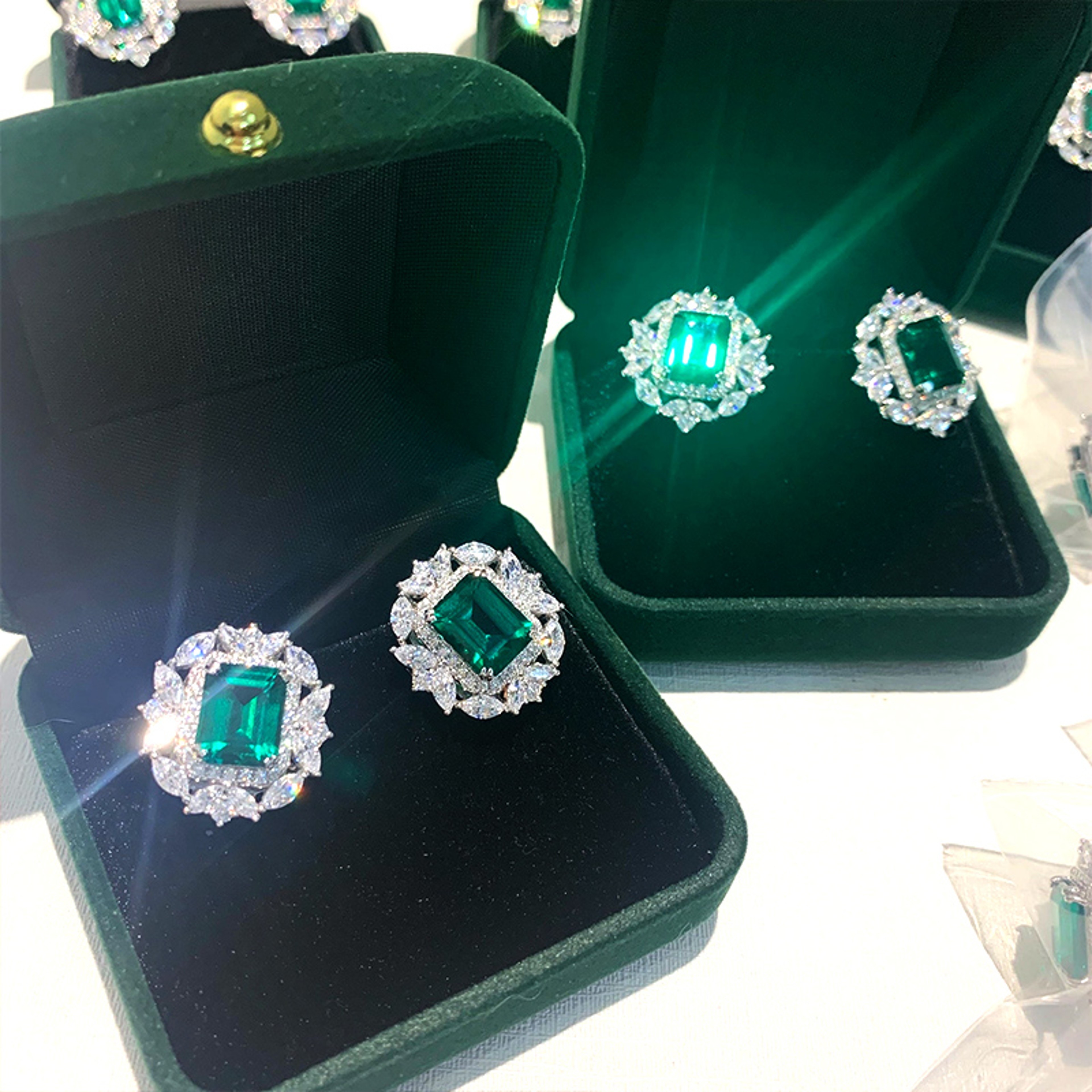 Delicate Design Jewelry, Huitan Luxury Lady Green Zirconia Ear Stud Earrings for Anniversary Party – view 3