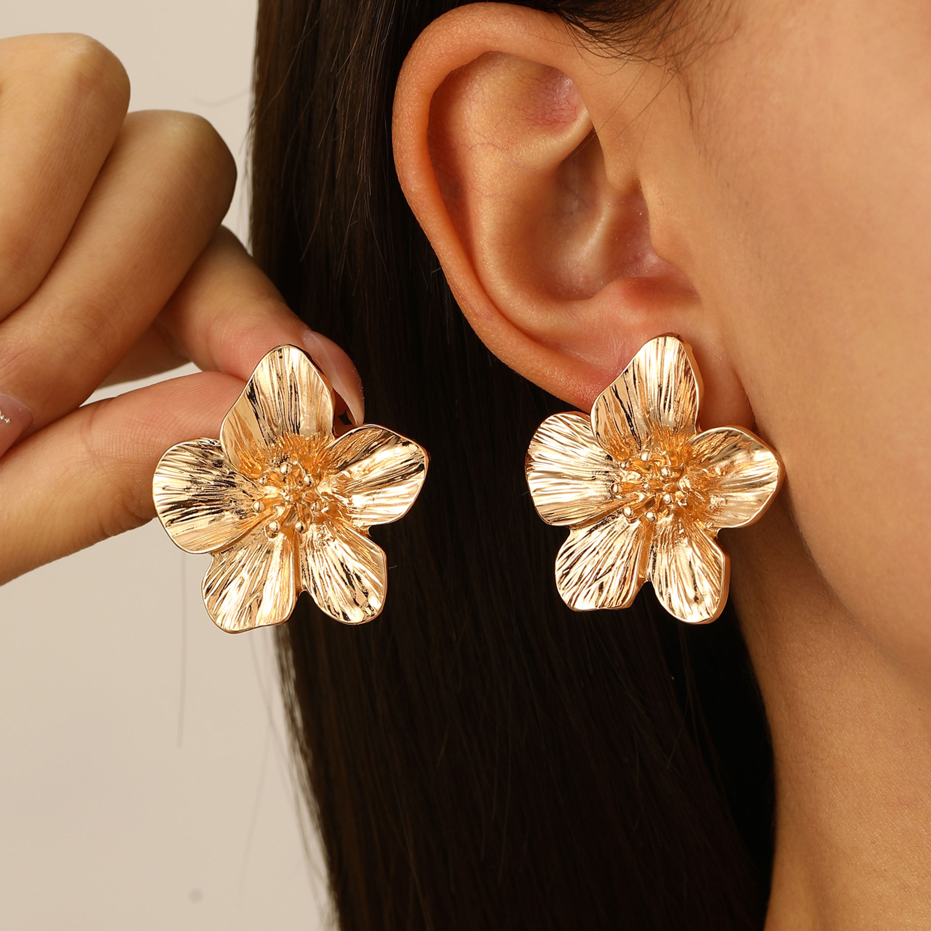 Gold Color Stainless Steel Flower Stud Earrings for Women, Vintage Metal Earrings for Girls, Trendy Daily Wear Jewelry – view 1