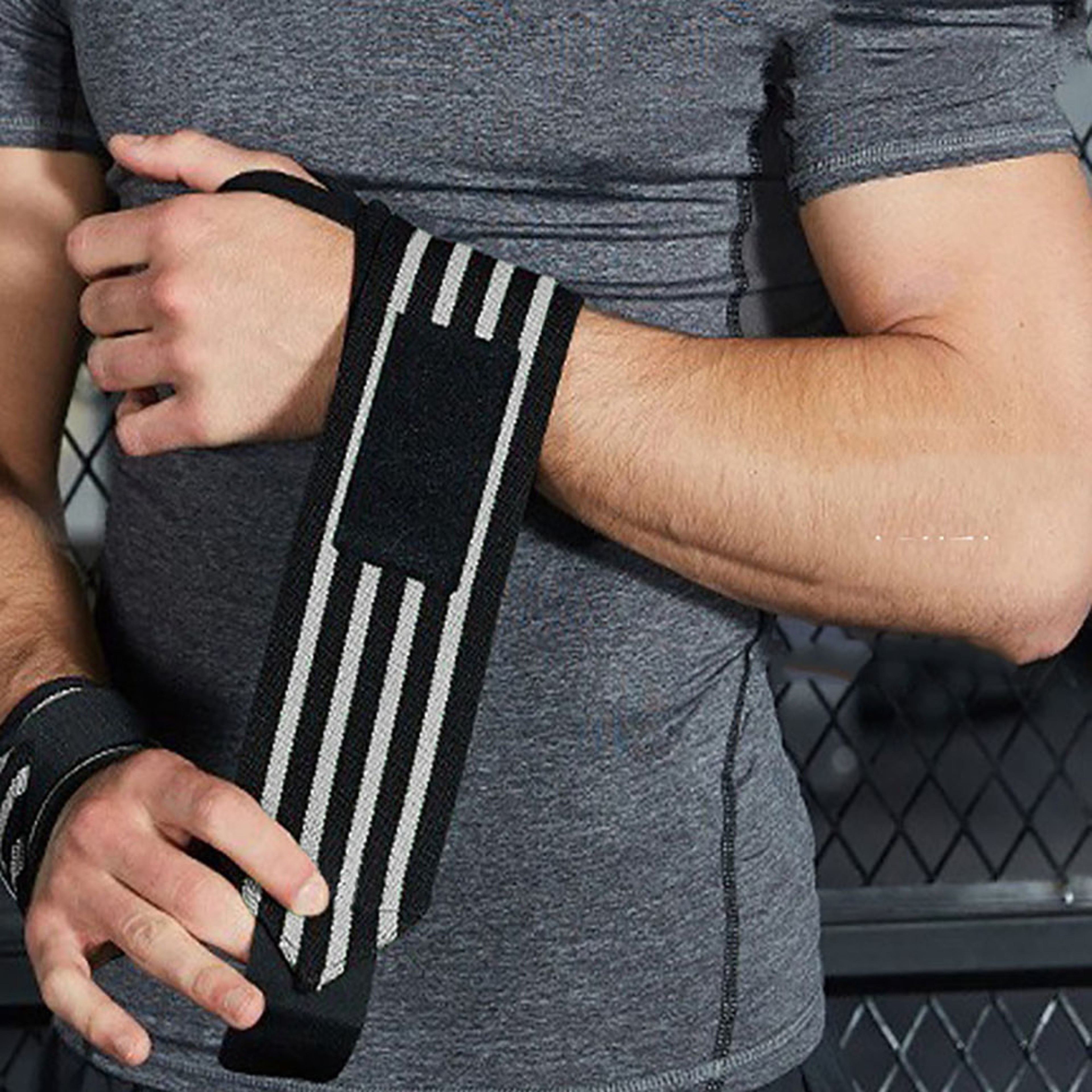 Outdoor Sports Protective Wrist and Weightlifting Dumbbell Training with Thickened Straps Protective Equipment Fitness – view 1