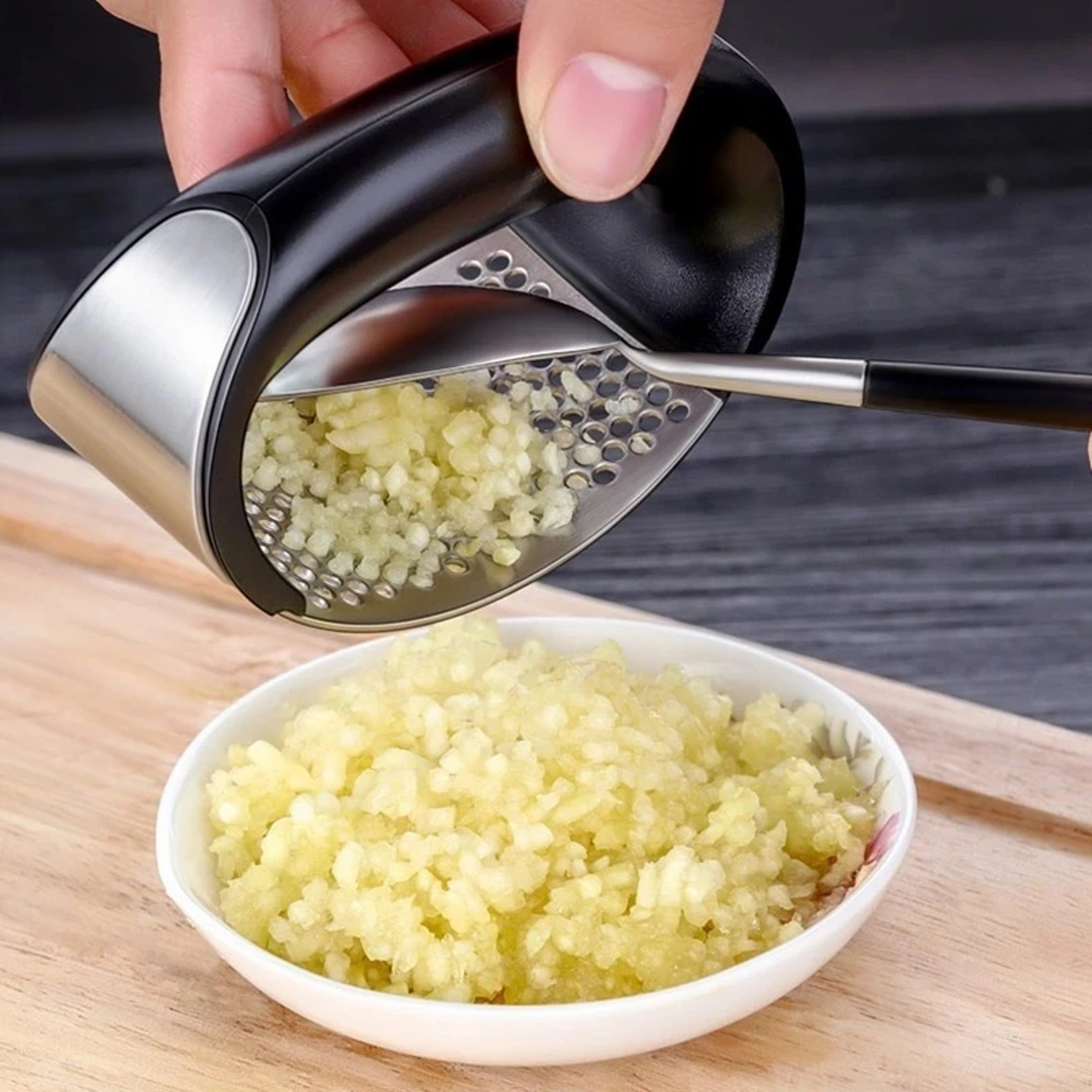 Stainless Steel Garlic Press, Manual Kitchen Tool, Vegetable Press Gadget for Household Use – view 1