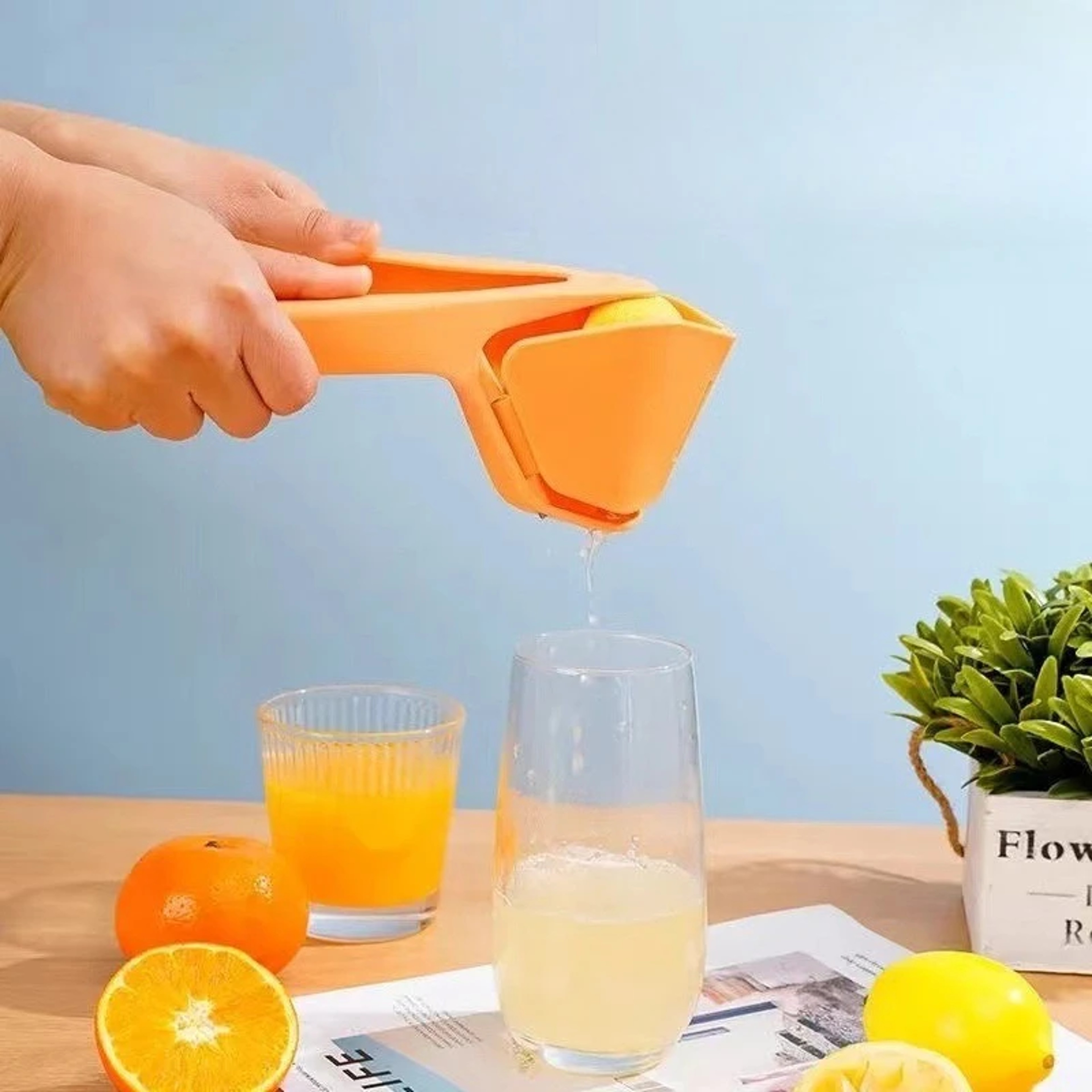 Handheld Lemon Squeezer, Multifunctional Juicer, Dual-Hand Squeeze Fruit Vegetable Juicer Tool – view 3