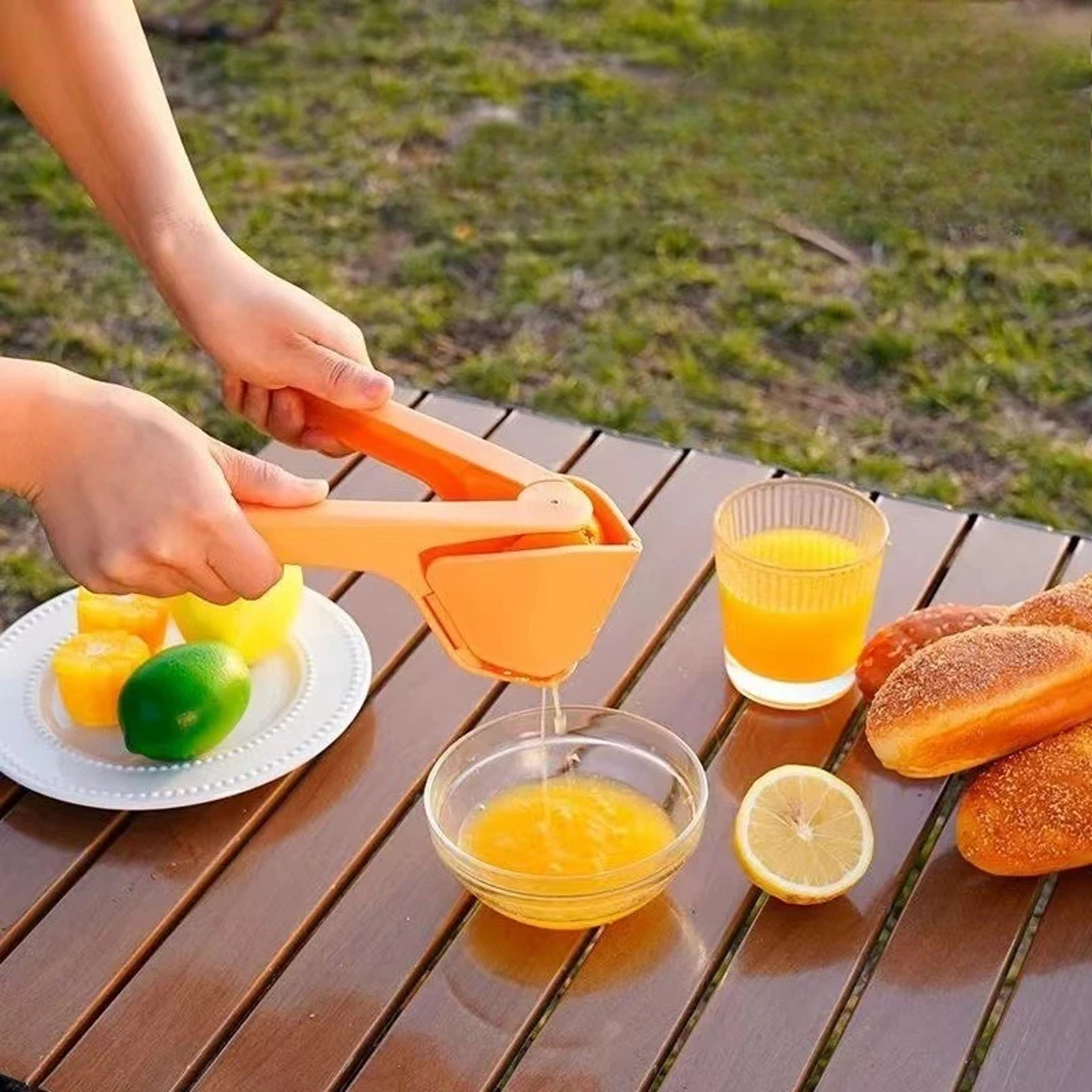 Handheld Lemon Squeezer, Multifunctional Juicer, Dual-Hand Squeeze Fruit Vegetable Juicer Tool – view 4