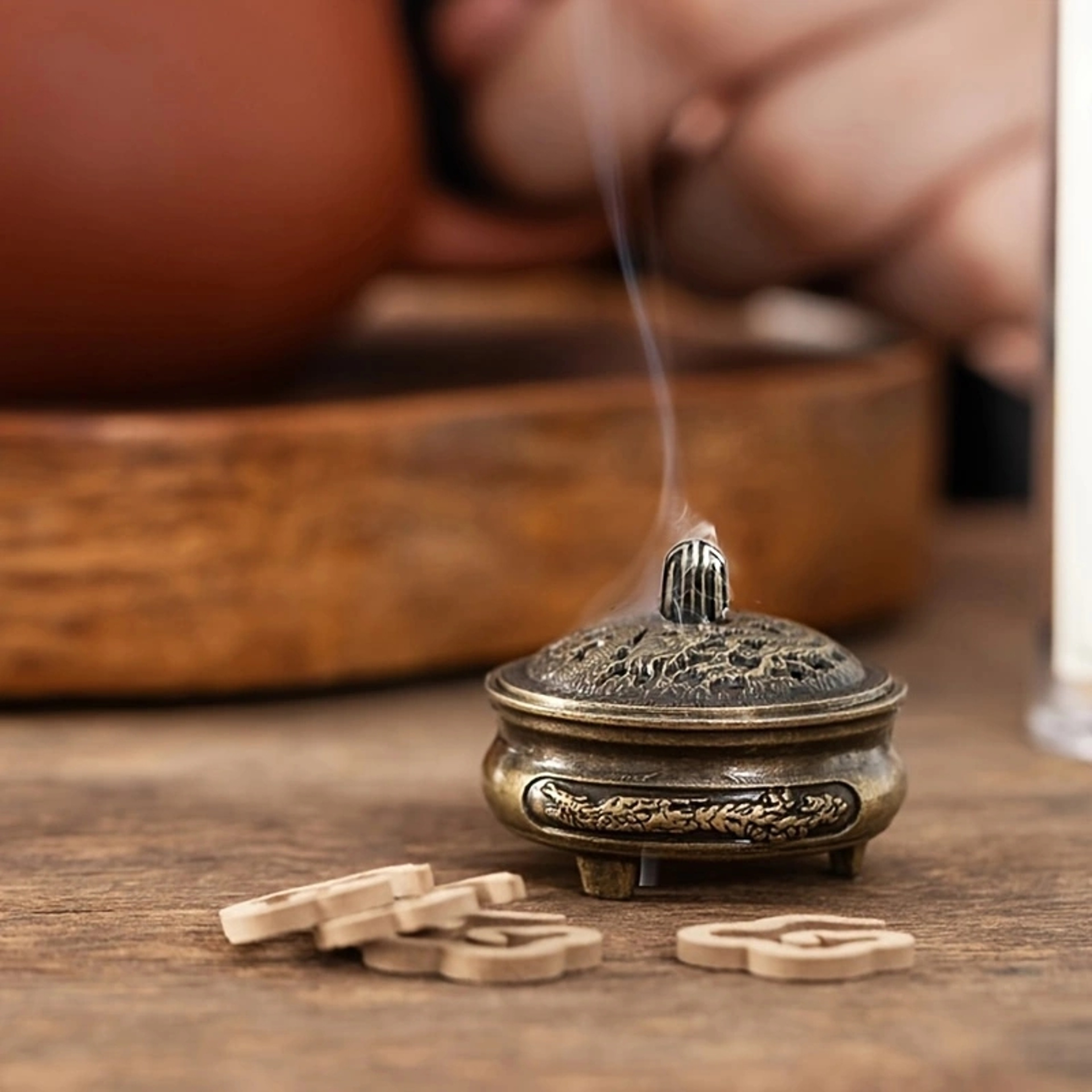 Mini Hollow Brass Pocket Incense Burner, Antique Ornament for Tea Tables, Dragon and Phoenix Decoration – view 1