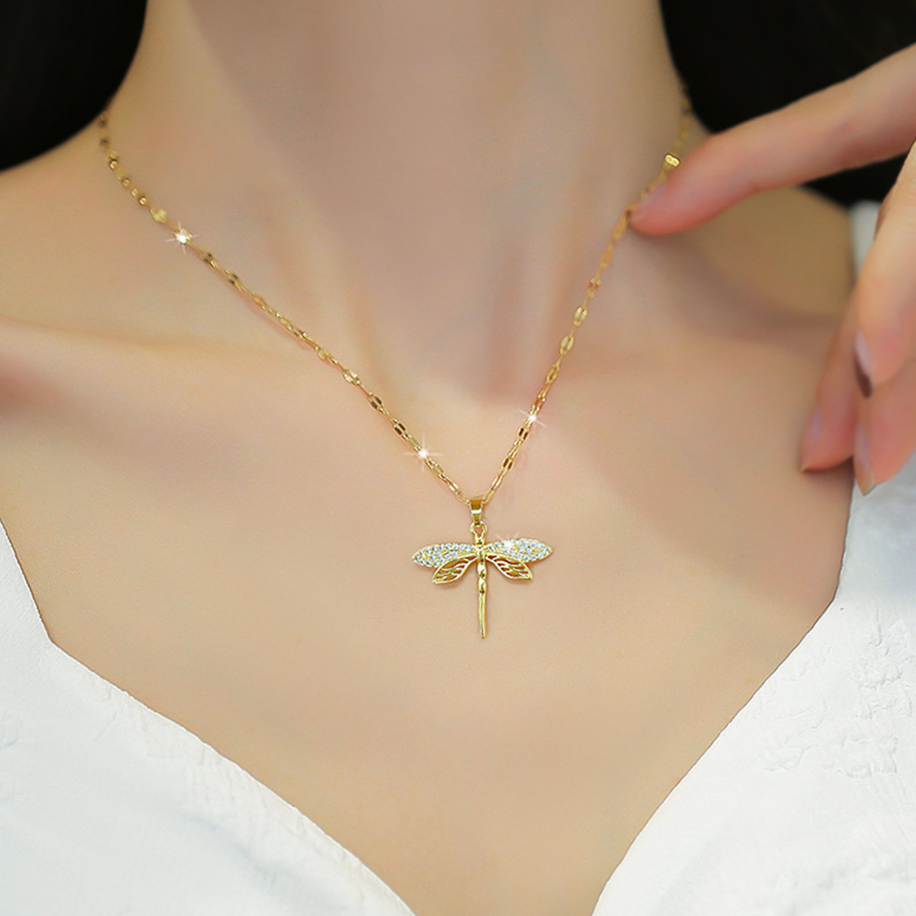 Personalized Dragonfly Pendant Necklace for Women – Elegant Alloy Collarbone Chain Gift Jewelry – view 1