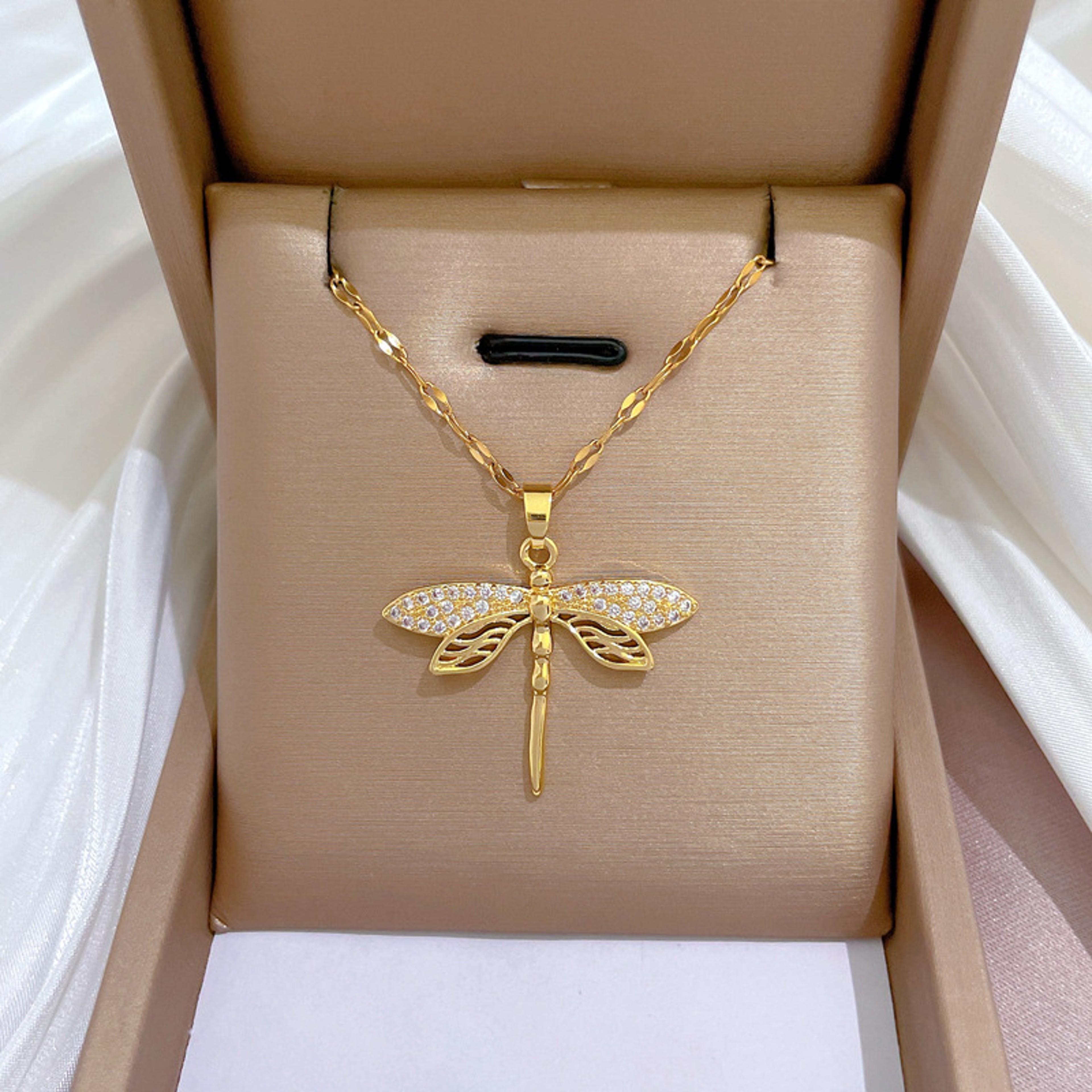 Personalized Dragonfly Pendant Necklace for Women – Elegant Alloy Collarbone Chain Gift Jewelry – view 2