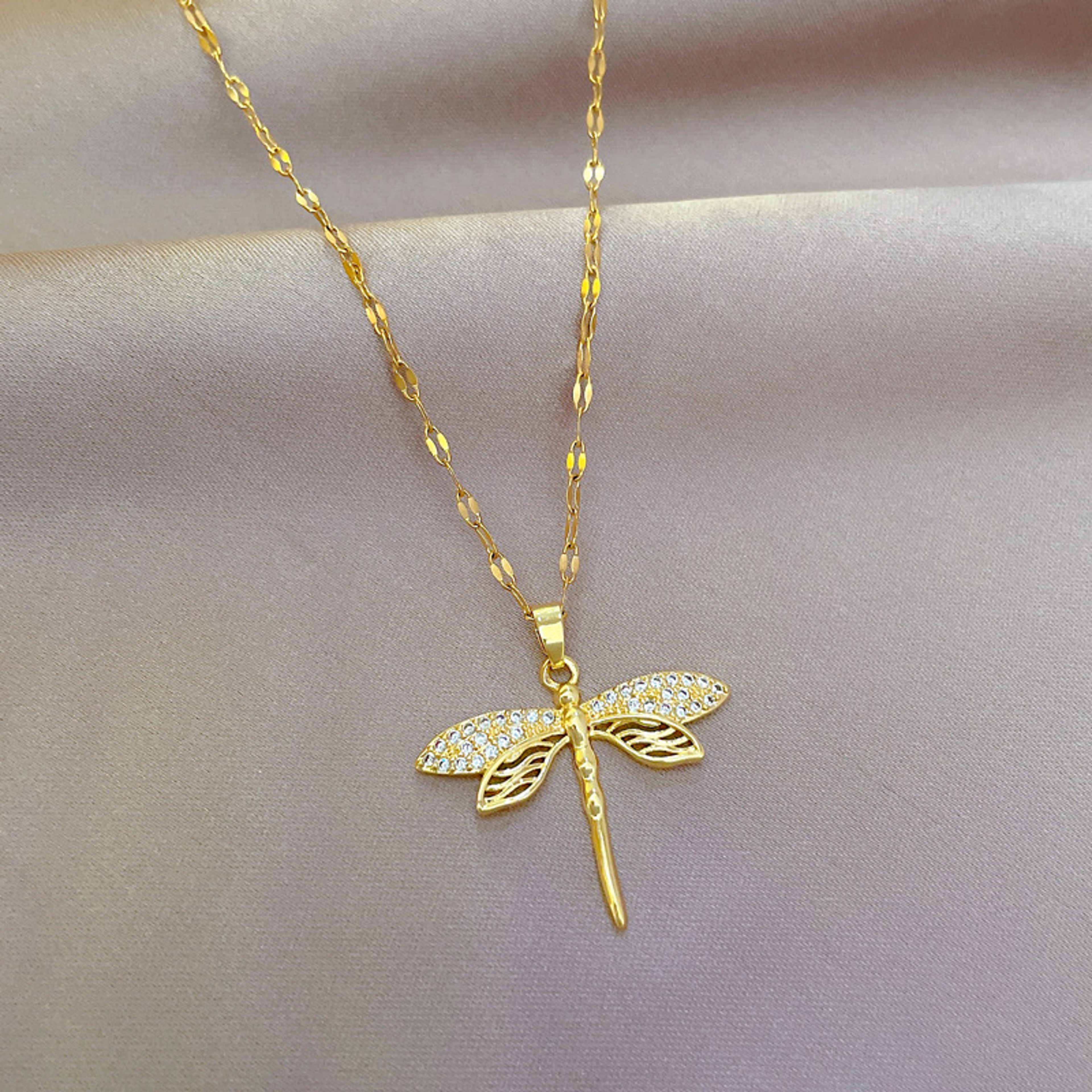 Personalized Dragonfly Pendant Necklace for Women – Elegant Alloy Collarbone Chain Gift Jewelry – view 4