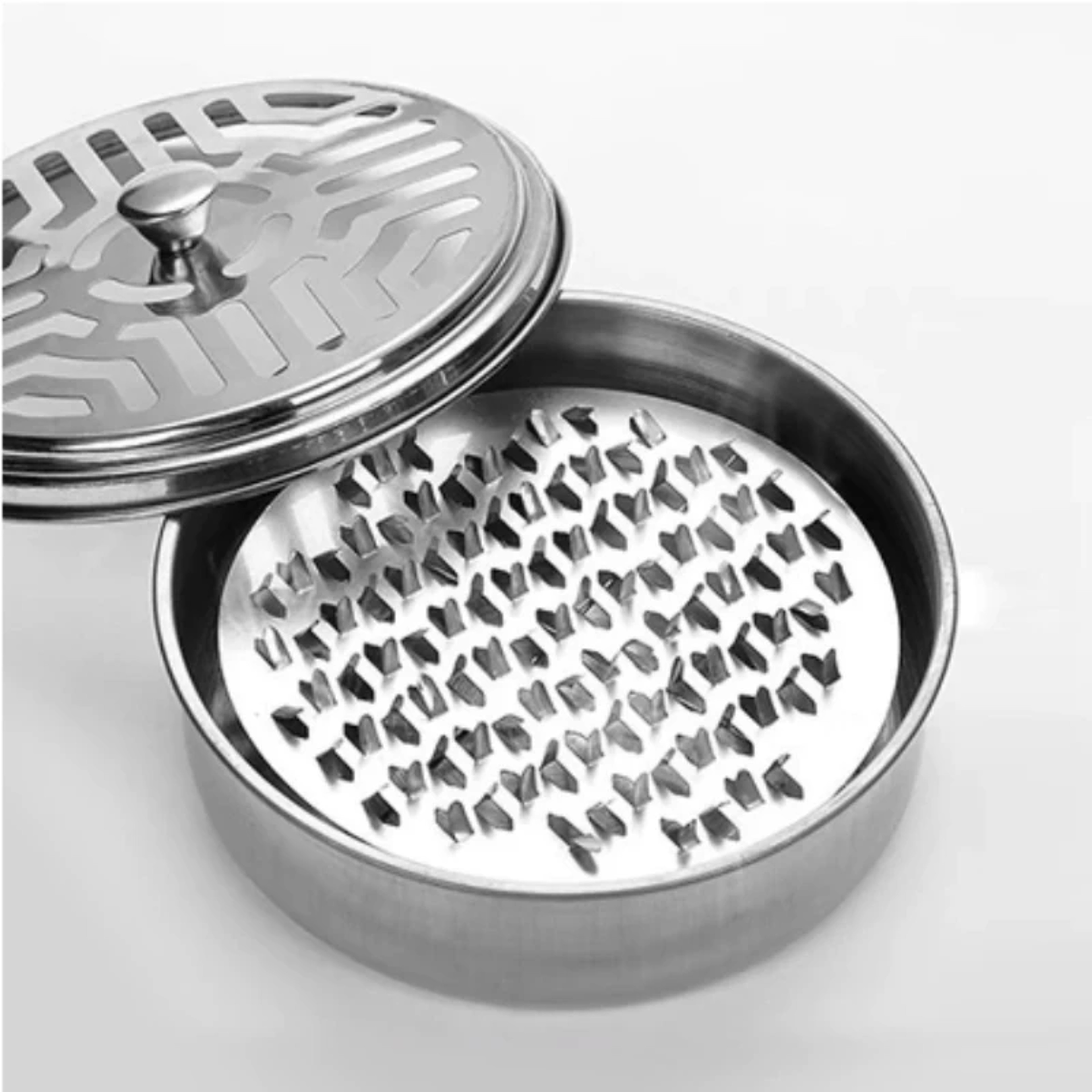 Fireproof Mosquito Coil Box with Round Lid, Serrated Outdoor Coil Holder, Iron Aromatherapy Tray for Summer Nights – view 7
