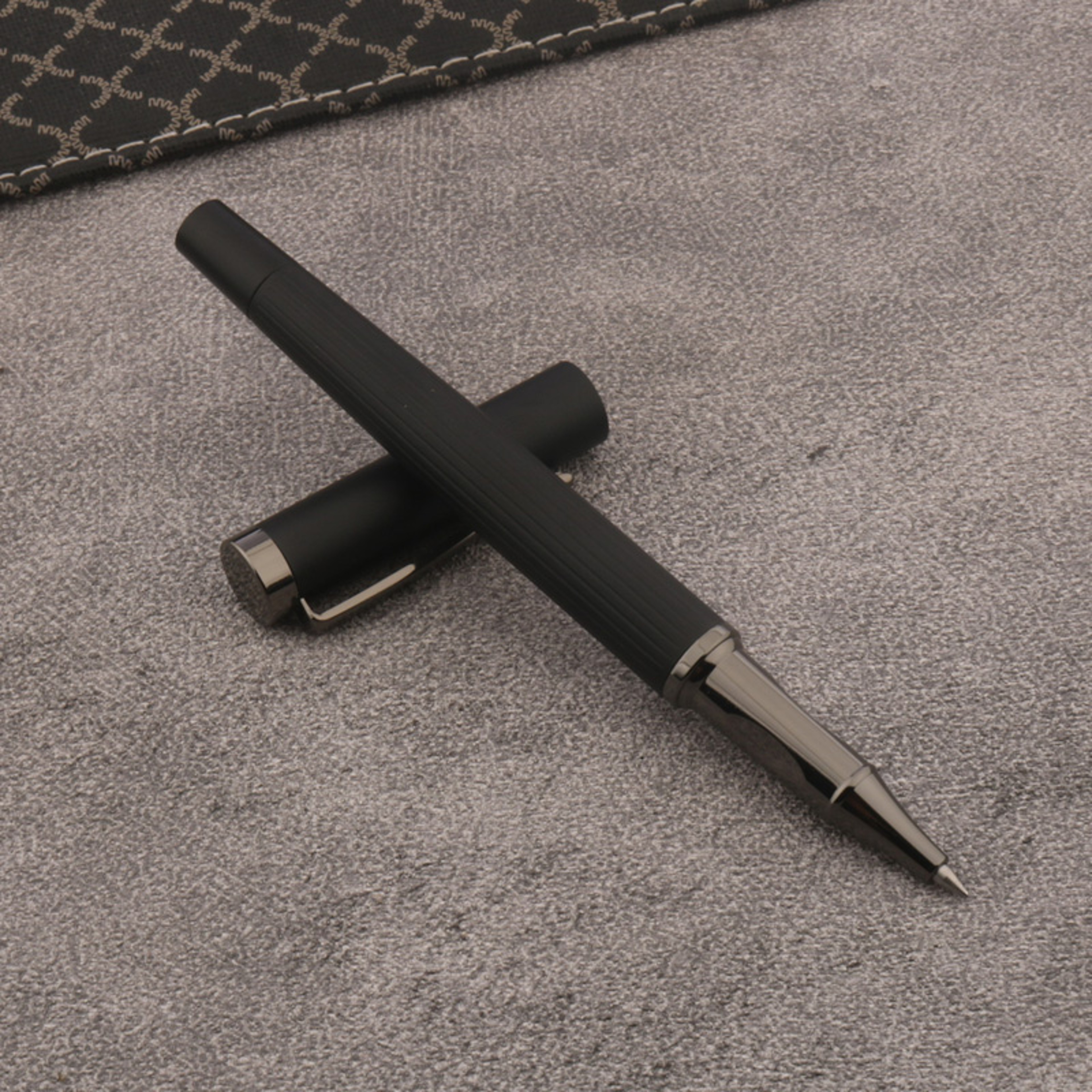 Matte Black Roman Column Luxury Metal Pen Premium Ballpoint Writing Pen 2