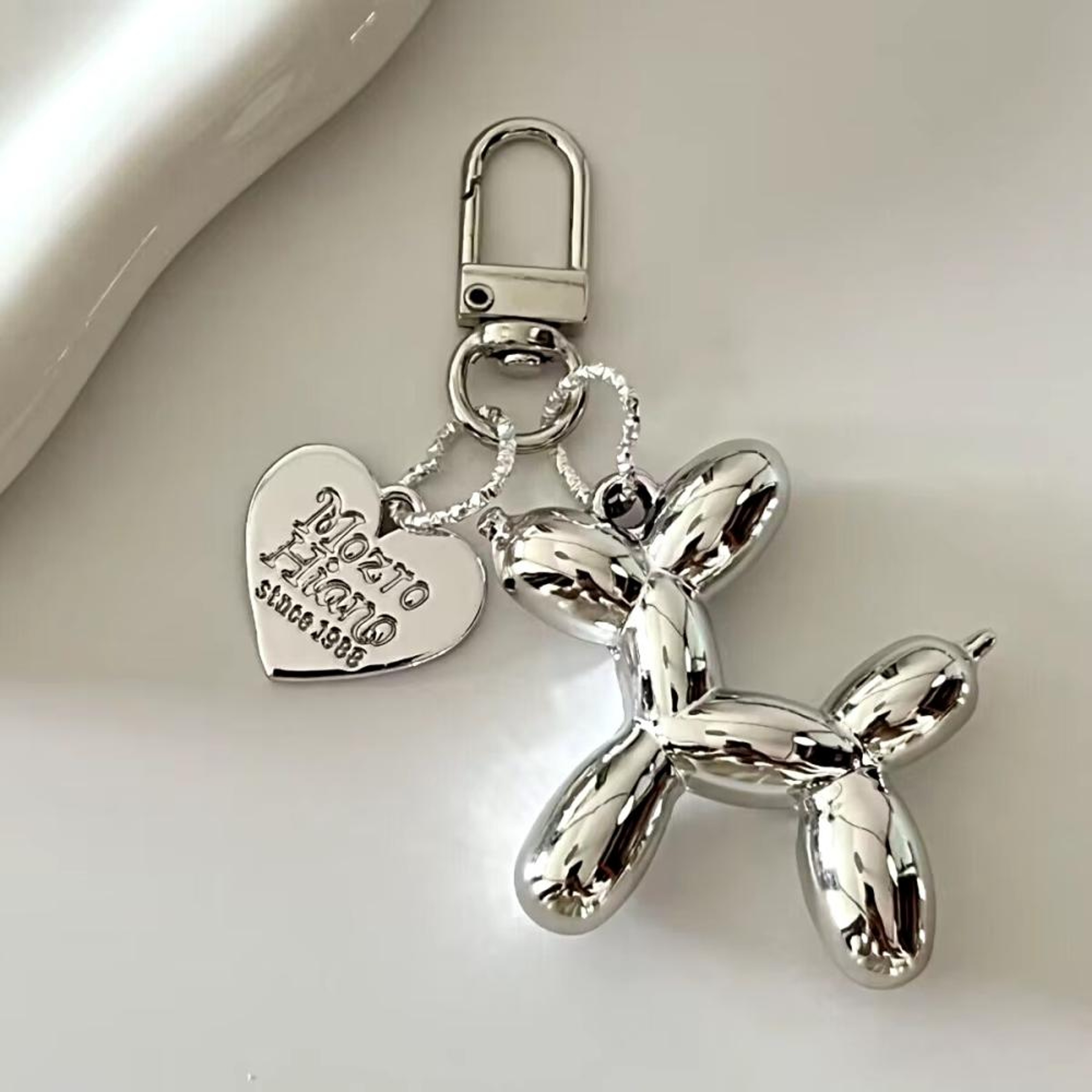 Cute Balloon Dog Keychain for Cars, Bags & Couples – view 1