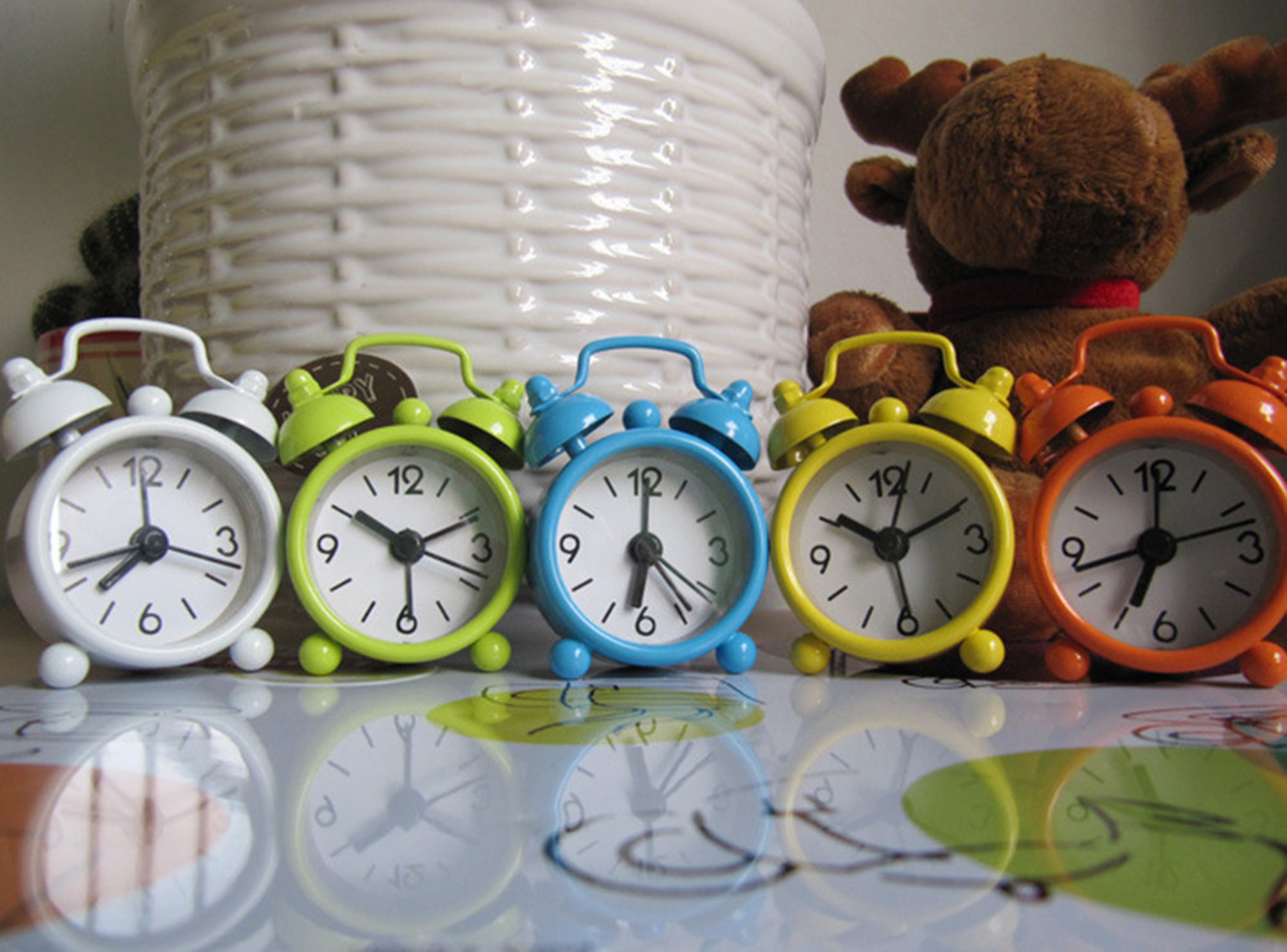 Cute Mini Alarm Clock Metal Kids Bedside Desk Clock With Classic Analog Display 1
