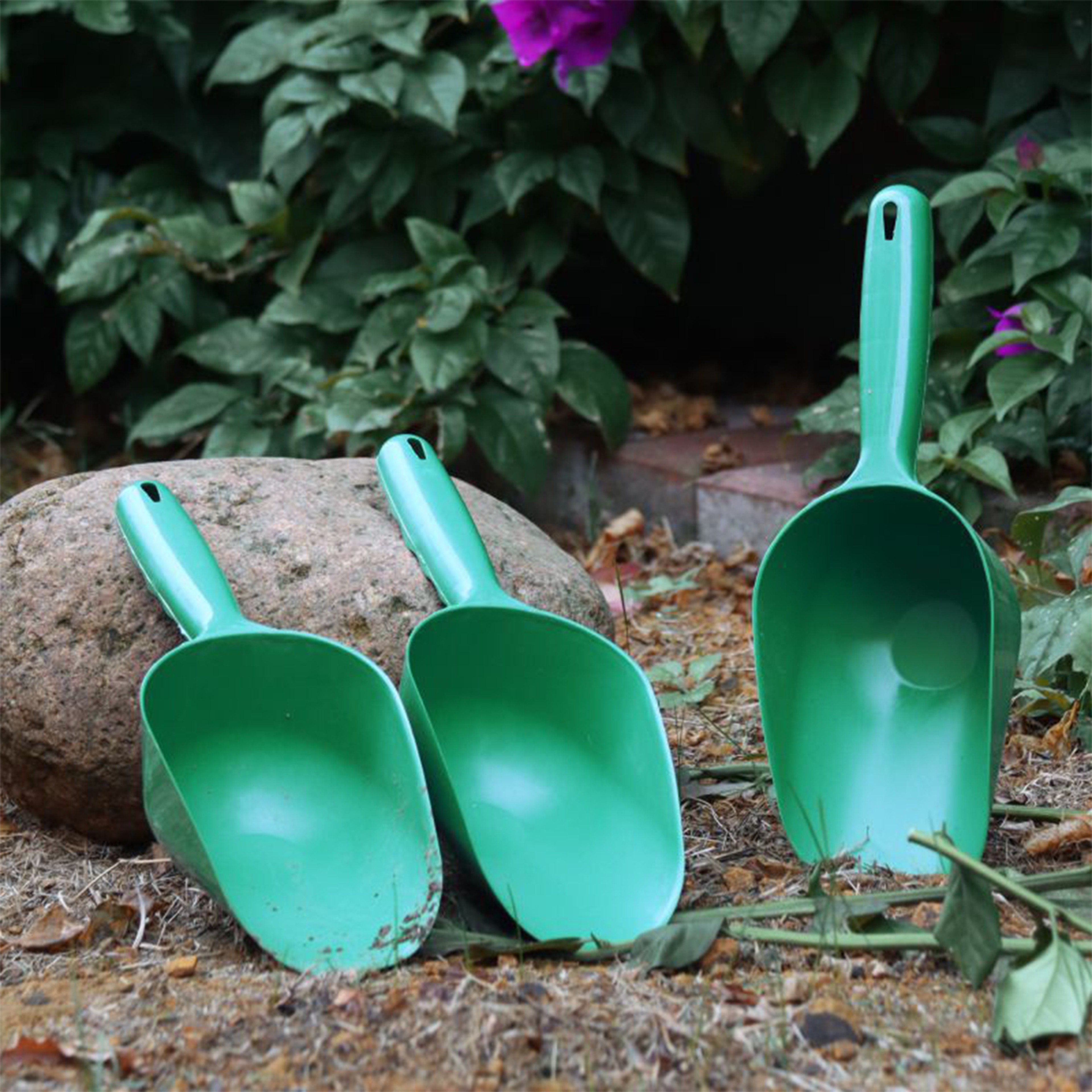 Multi Functional Plastic Garden Shovel Hand Trowel for Potting and Soil Care – view 1