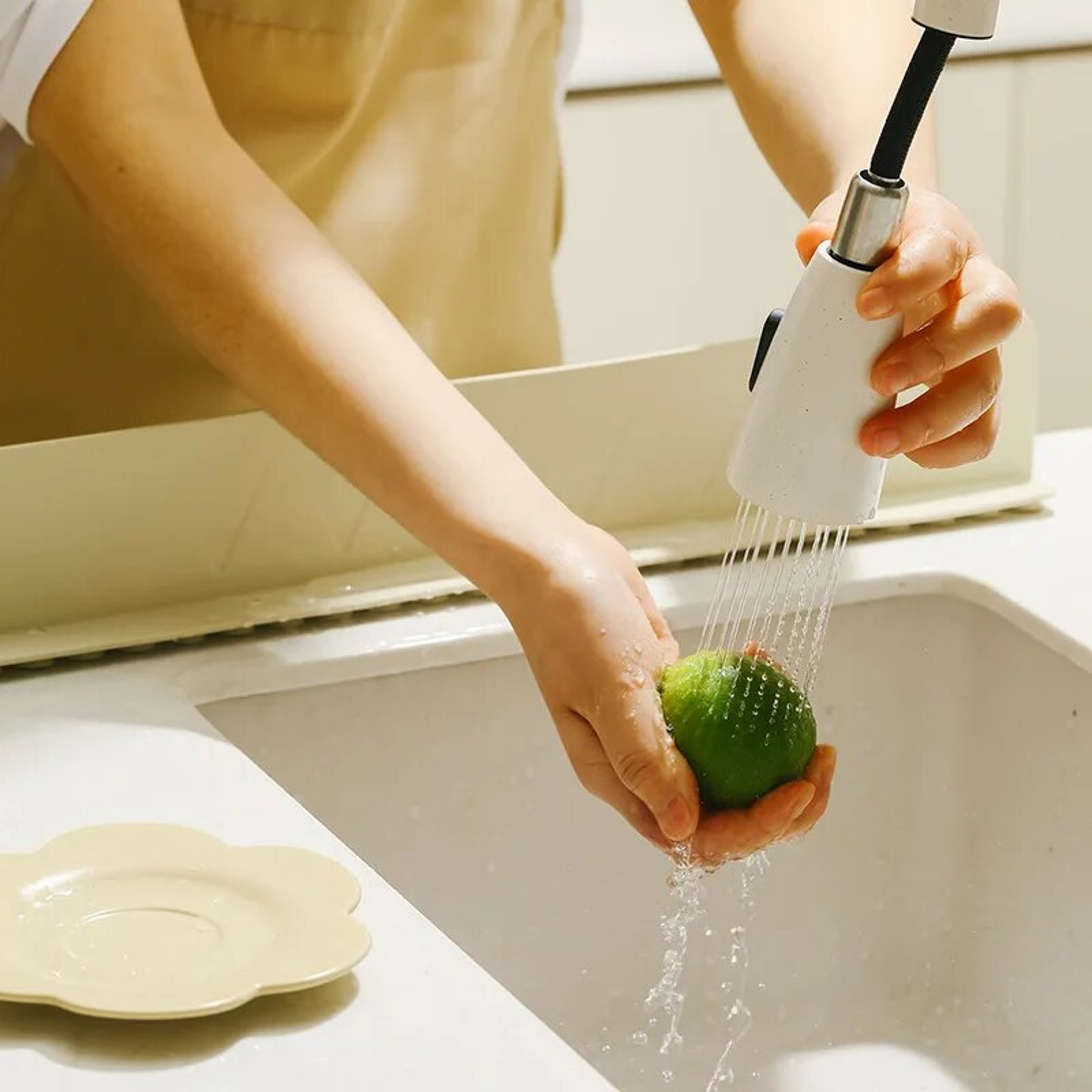 Silicone Sink Splash Guard With Suction Cup Water Baffle 1