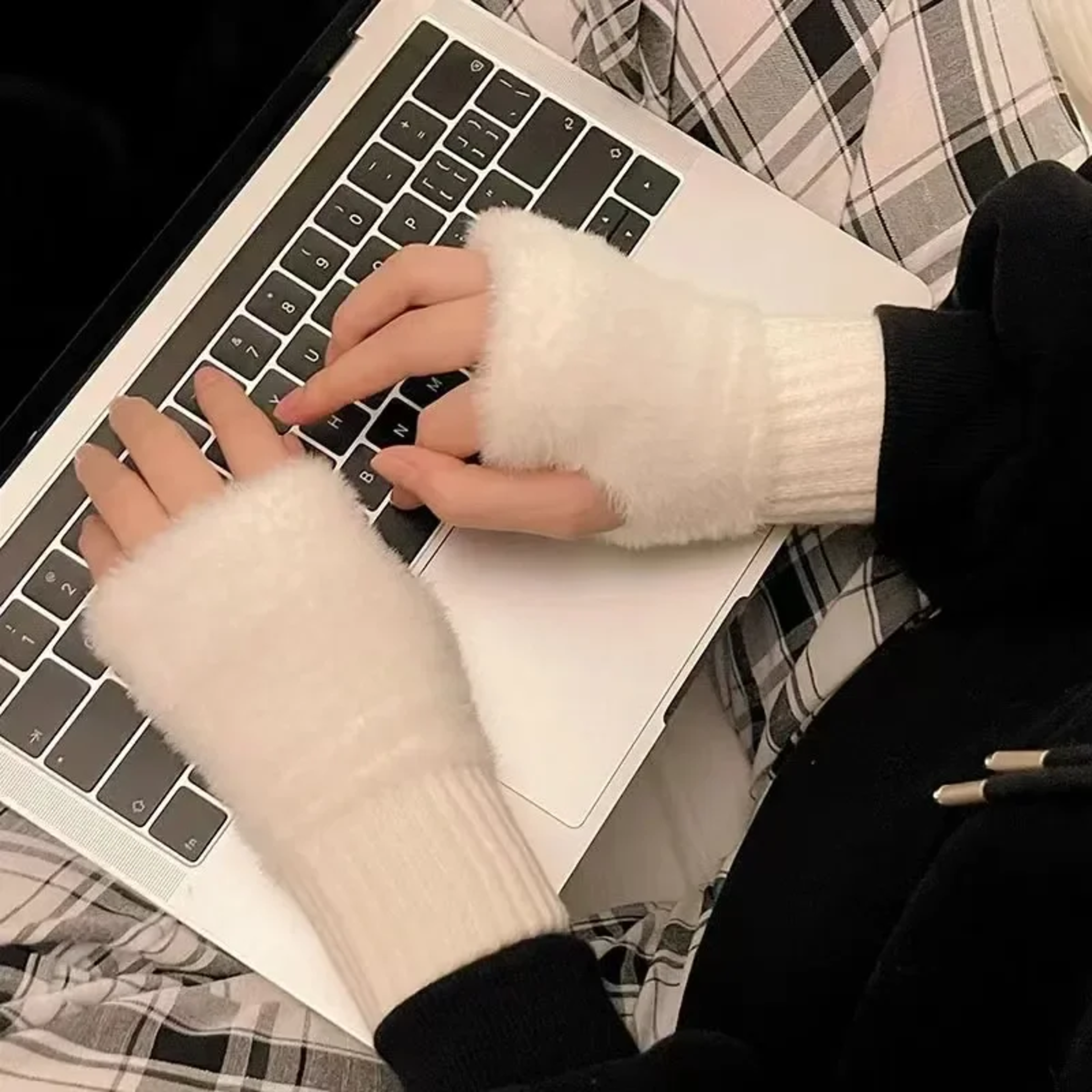Plush Knit Fingerless Gloves Soft Polyester Half Finger Winter Gloves 4