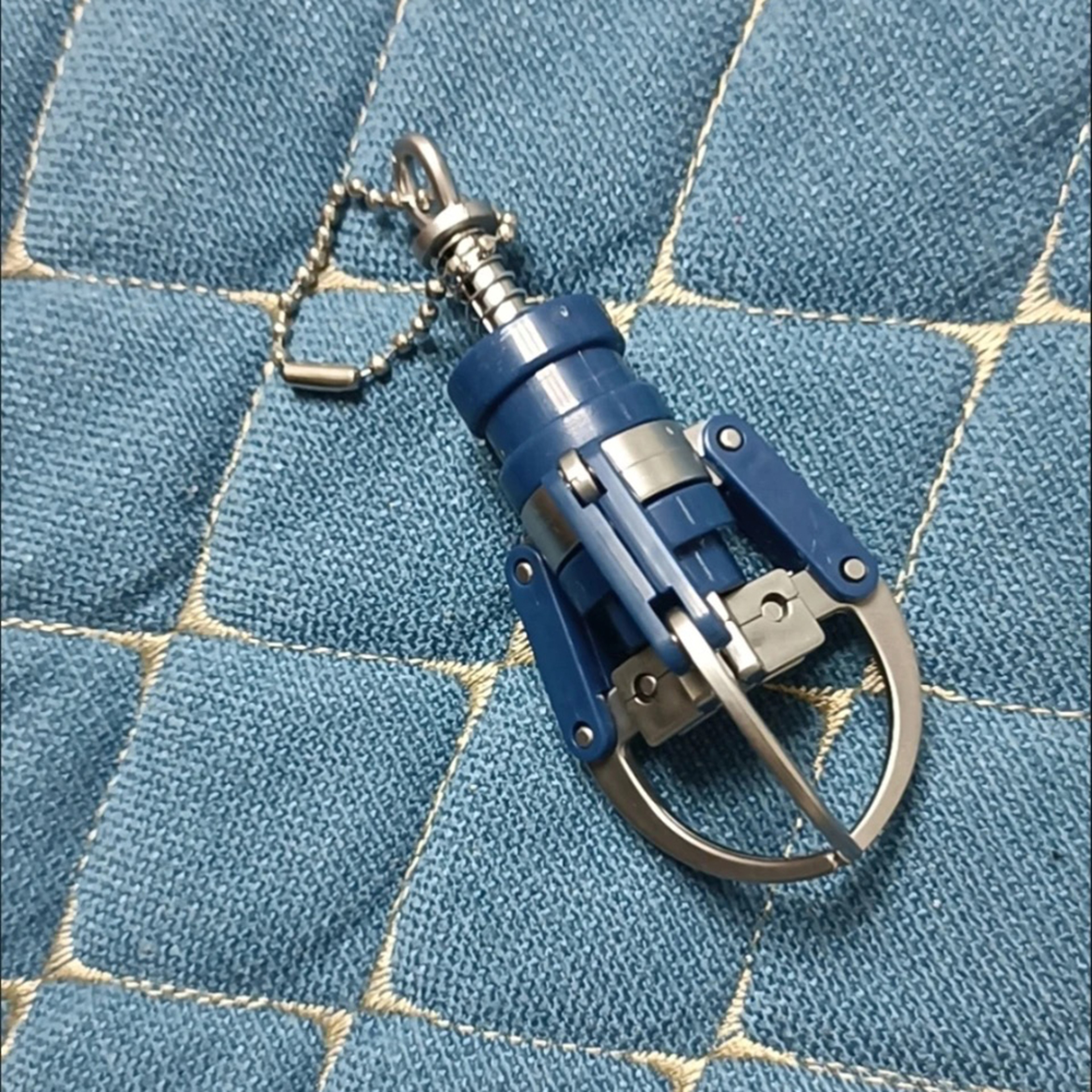 Mini Claw Machine Keychain Plastic Fingertip Gripper Bag Pendant – view 4