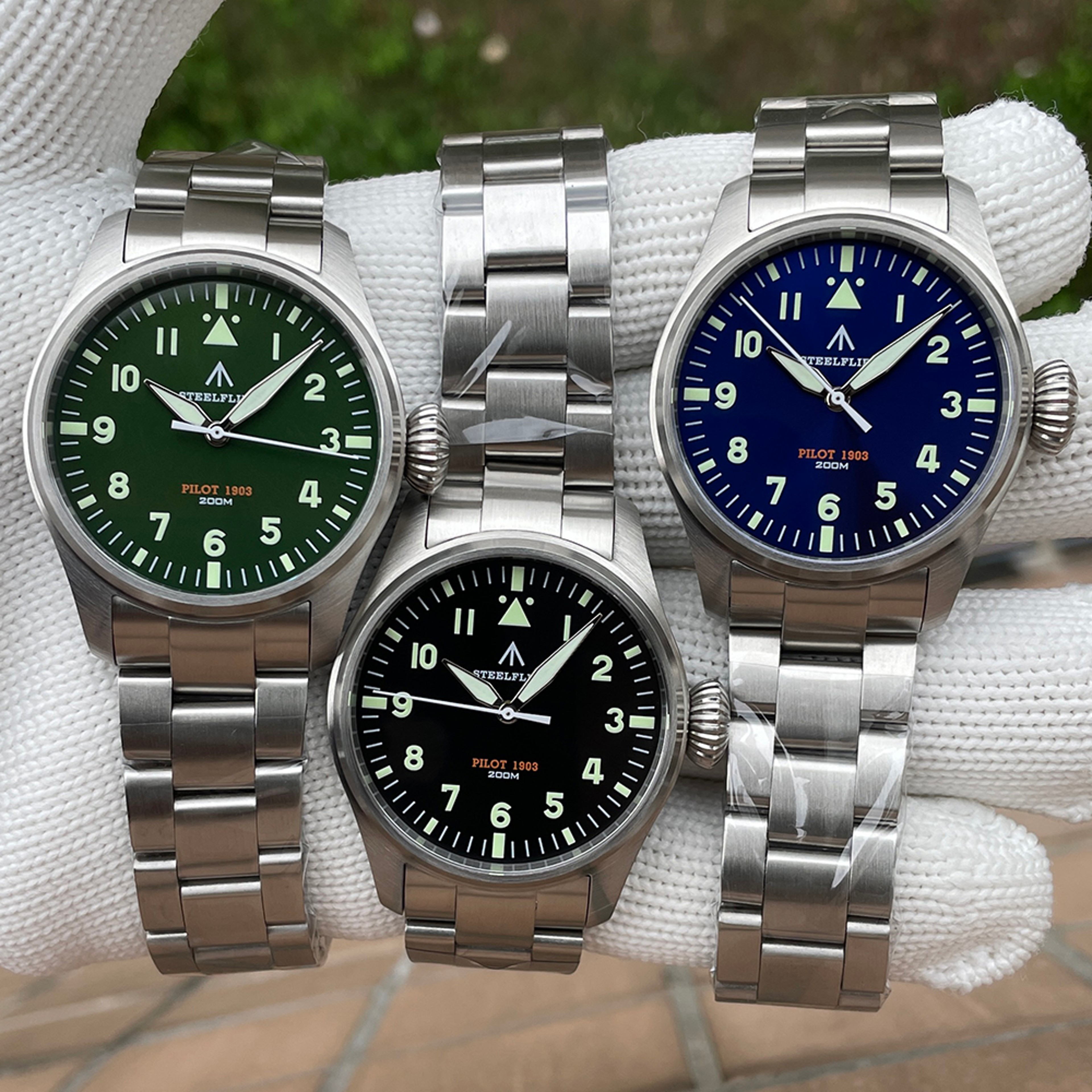 Men's Quartz Dive Watch with Sapphire Crystal and Luminous Hands – view 4