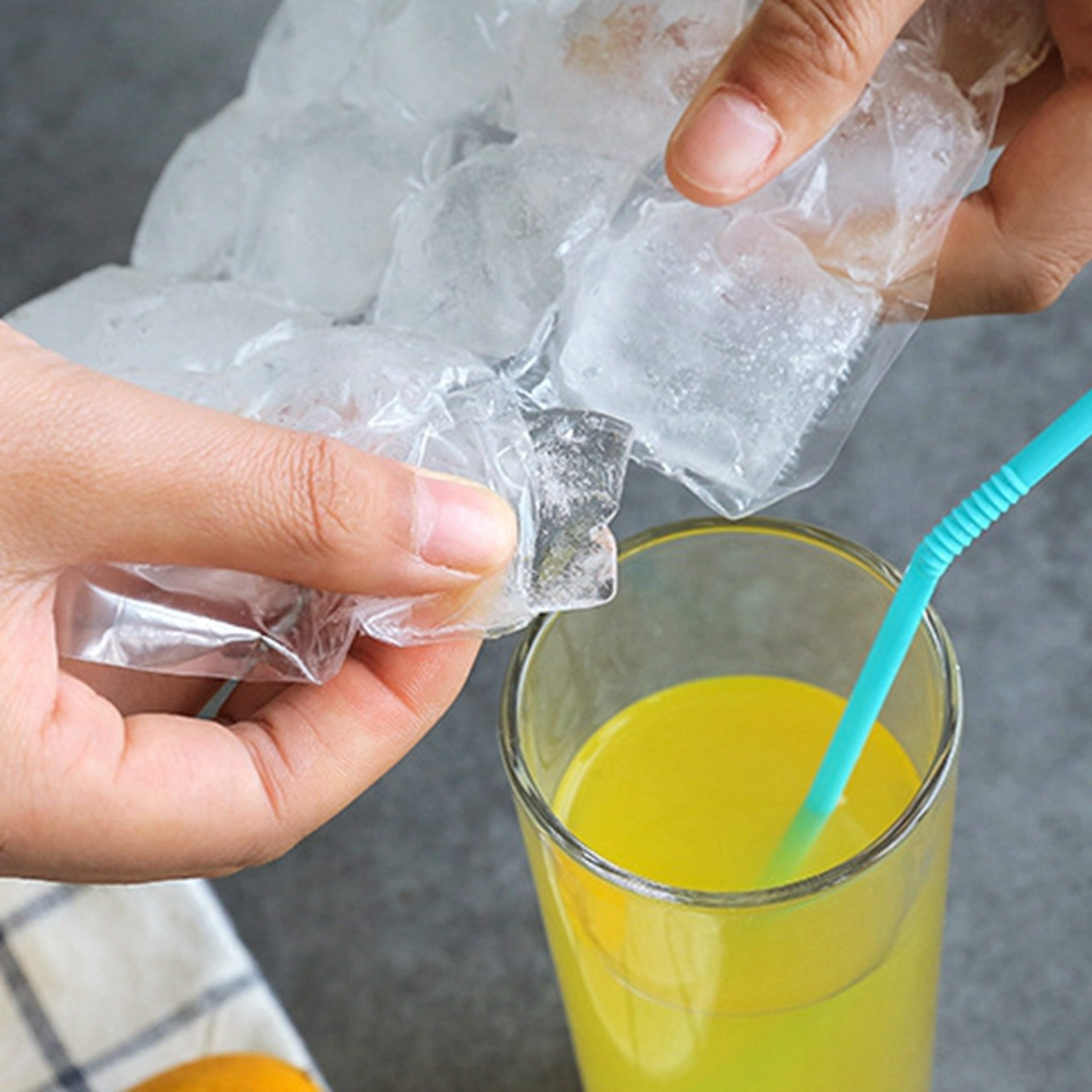 Disposable Self-Sealing Ice Cube Bags Pack PE Ice Molds – view 3