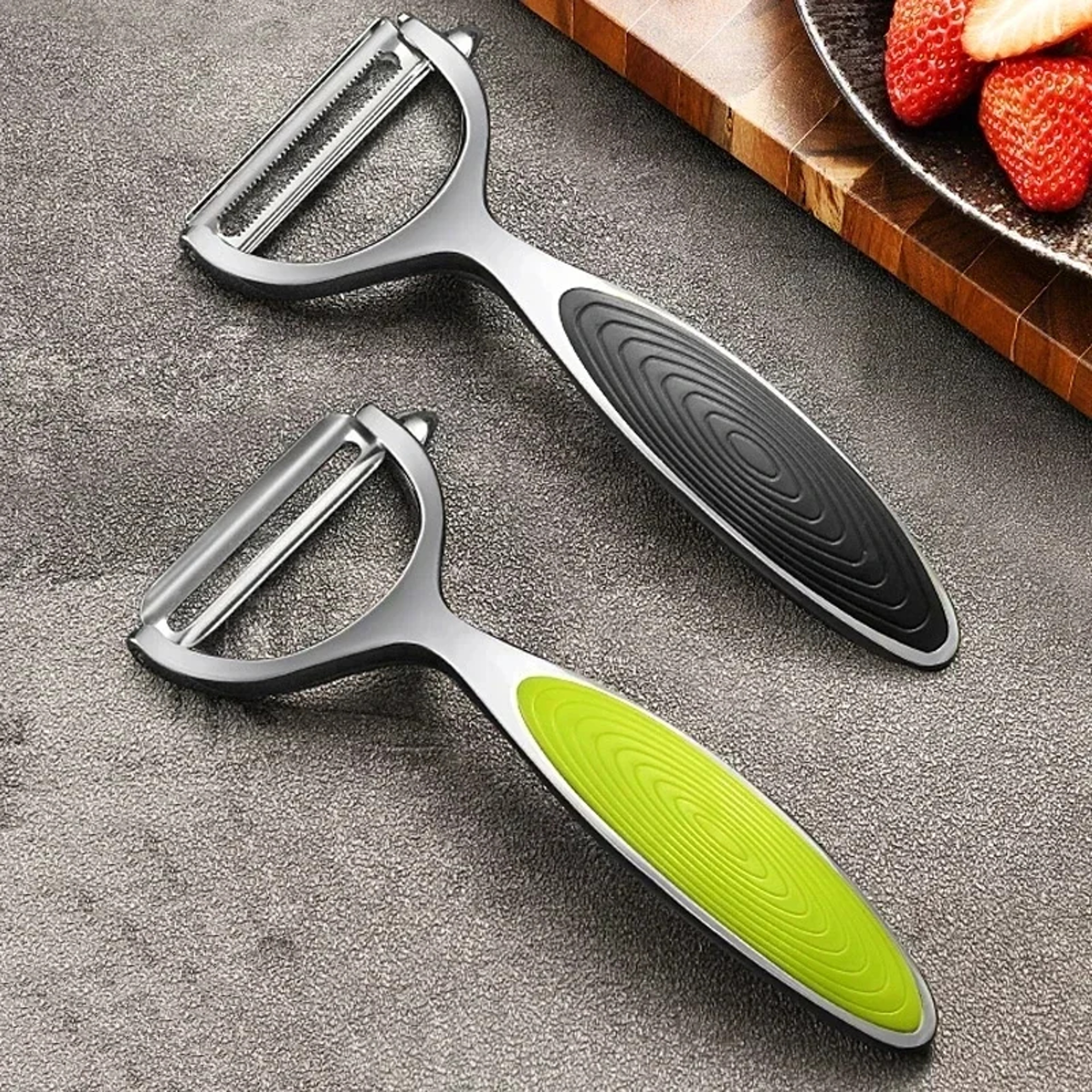 Shaped Stainless Steel Vegetable Peeler with Rotating Blade and Non-Slip Handle – view 3