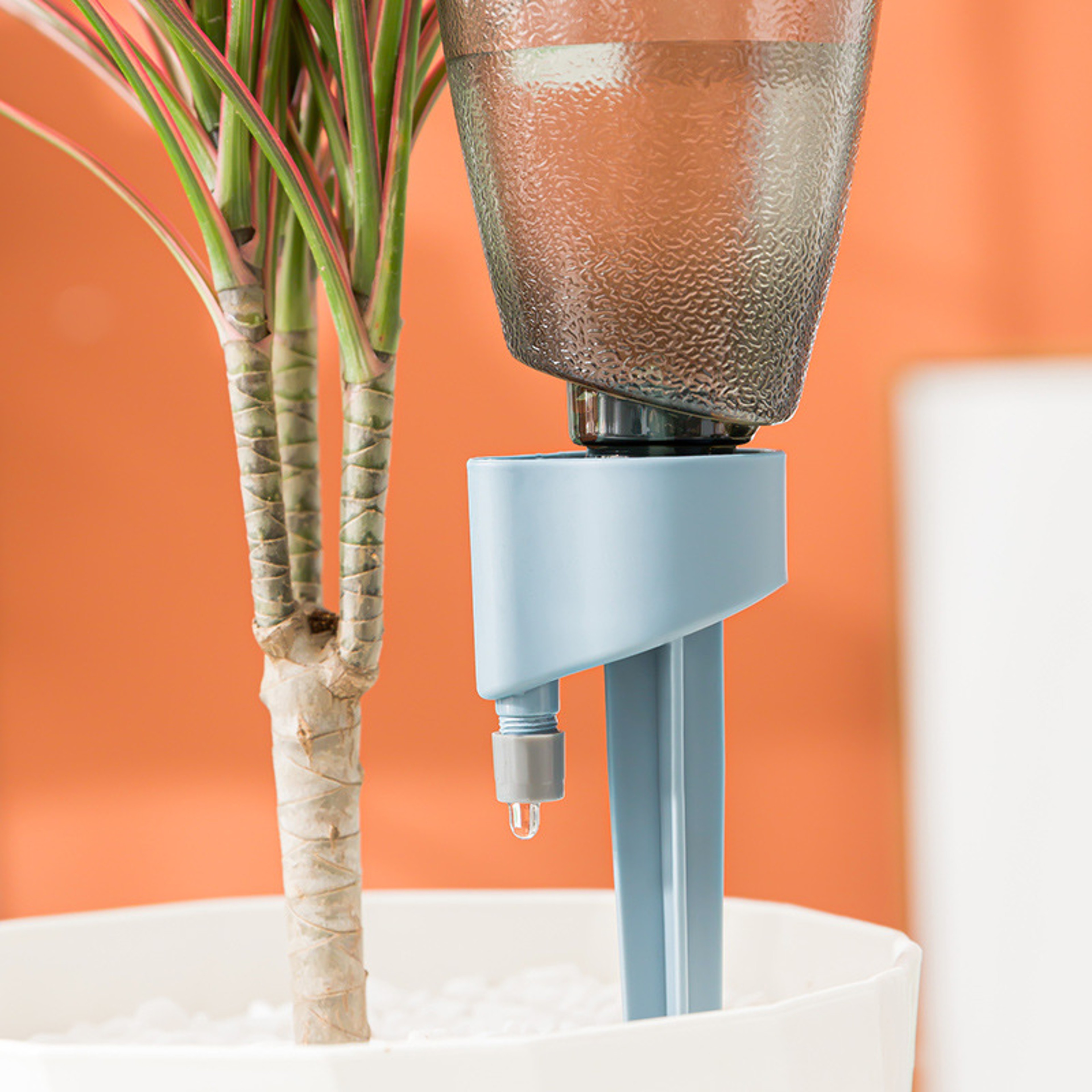 Automatic Plant Watering Device with Adjustable Drip Speed and 800mL Capacity – view 1