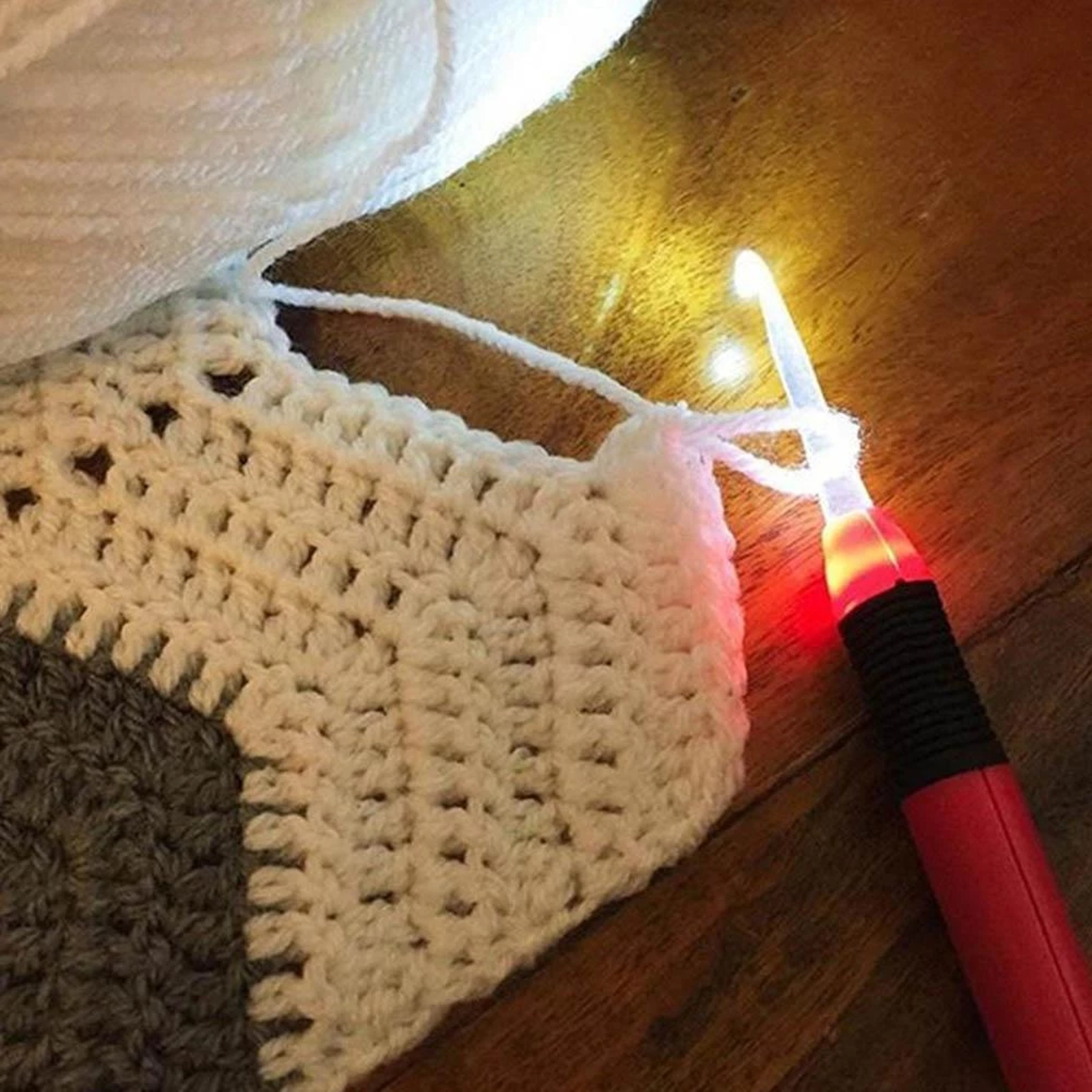 LED Lighted Crochet Hook Set  Light Up Your Crocheting