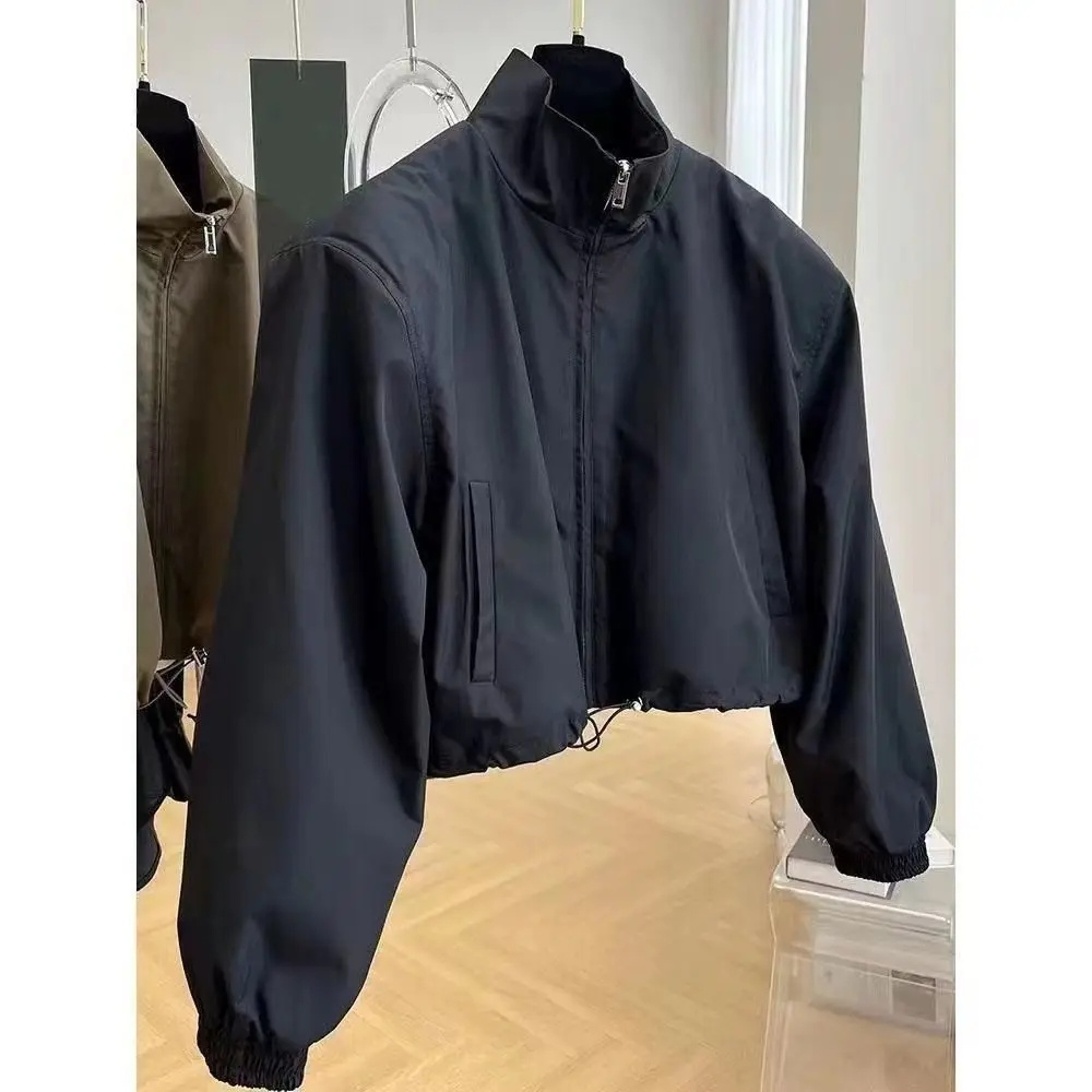 Elegant Short Collar Jacket, Women's Casual Style, Compact Size Workwear, Personality Windbreaker for Spring Autumn – view 5