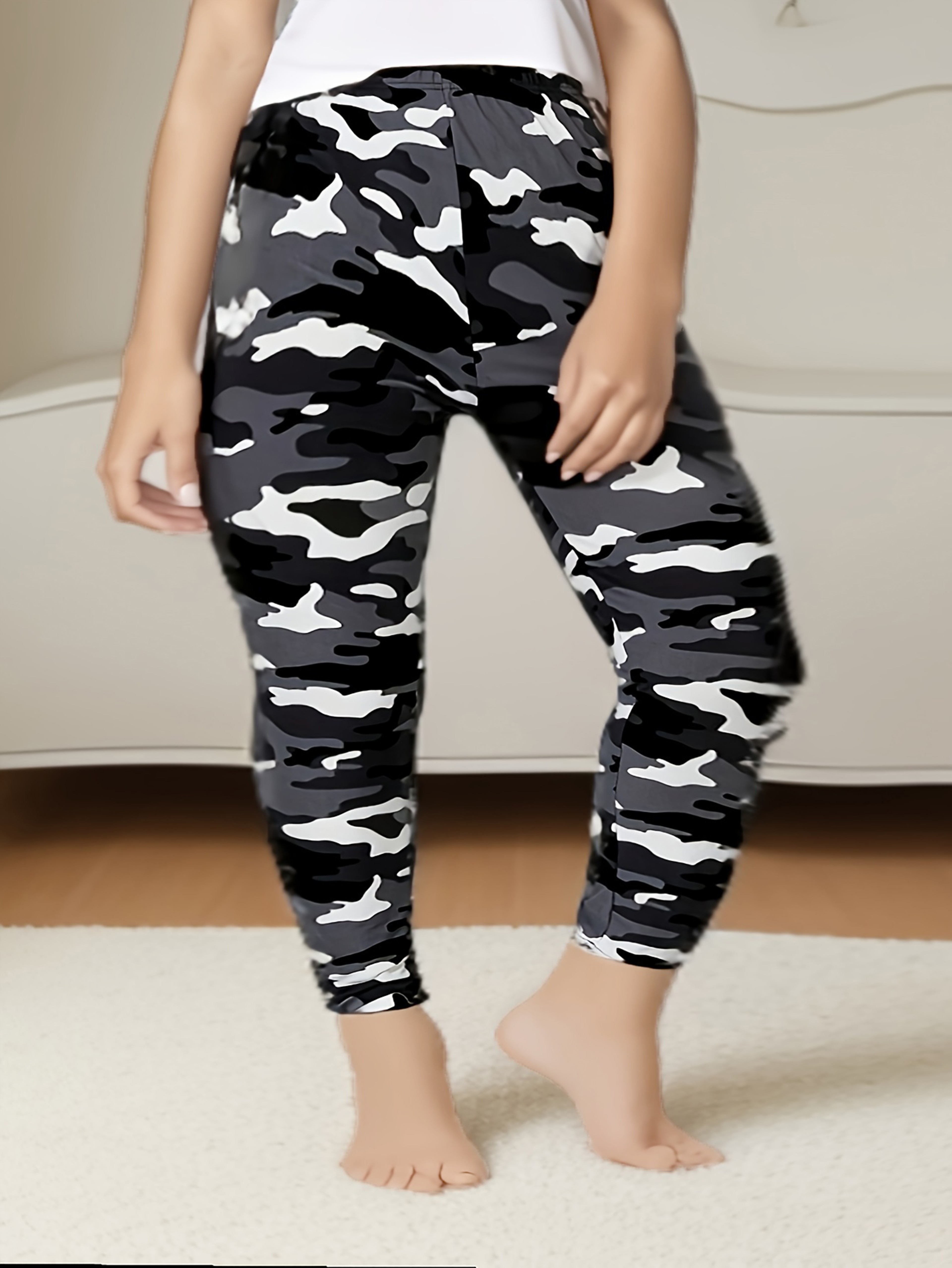 Plus Size Leggings, High Stretch Camouflage Print, Cropped Sports Pants, Women's Athletic Wear, Casual Tight Fit – view 1