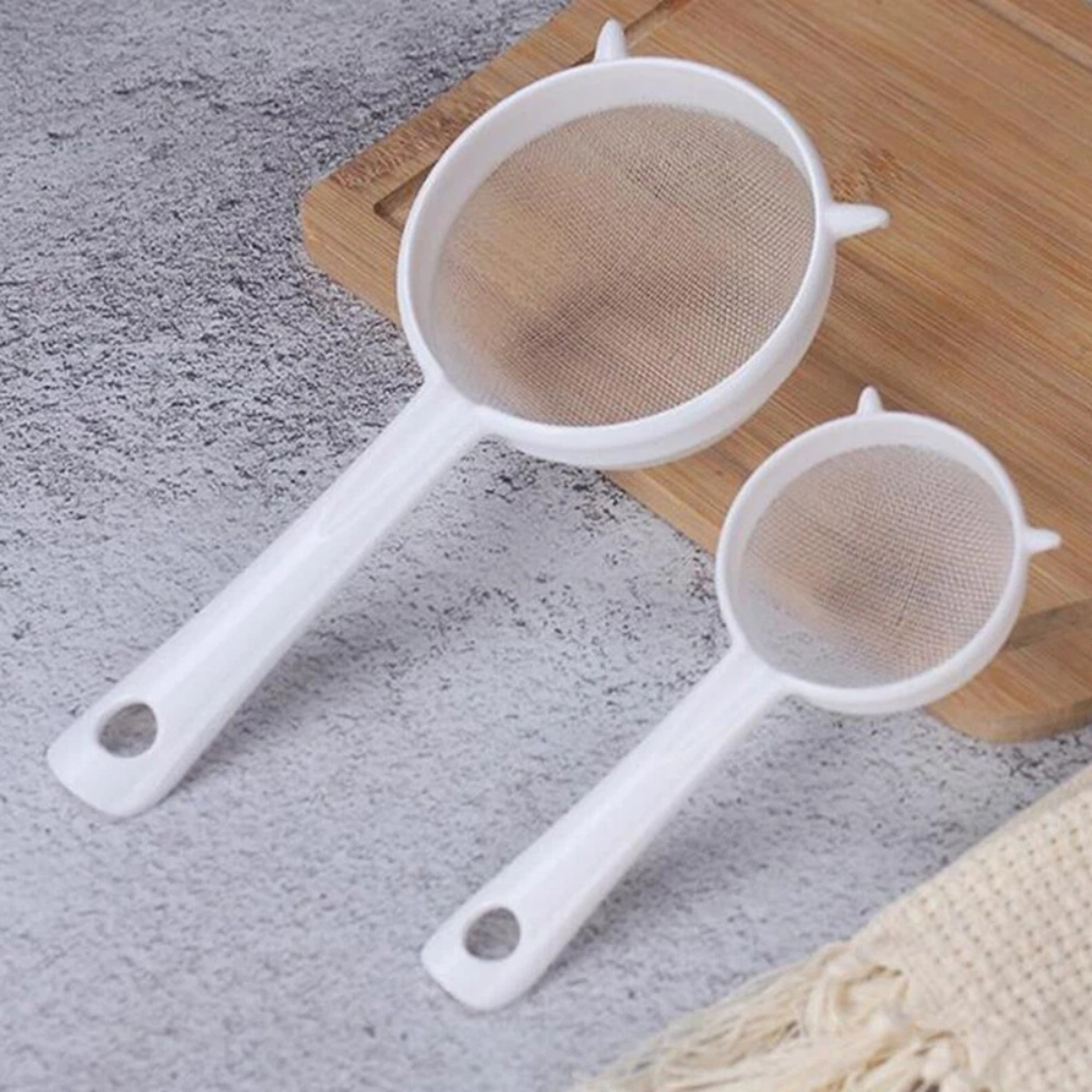 Premium Handheld Kitchen Sieve  Flour Sifter Reusable Tea Strainer 0