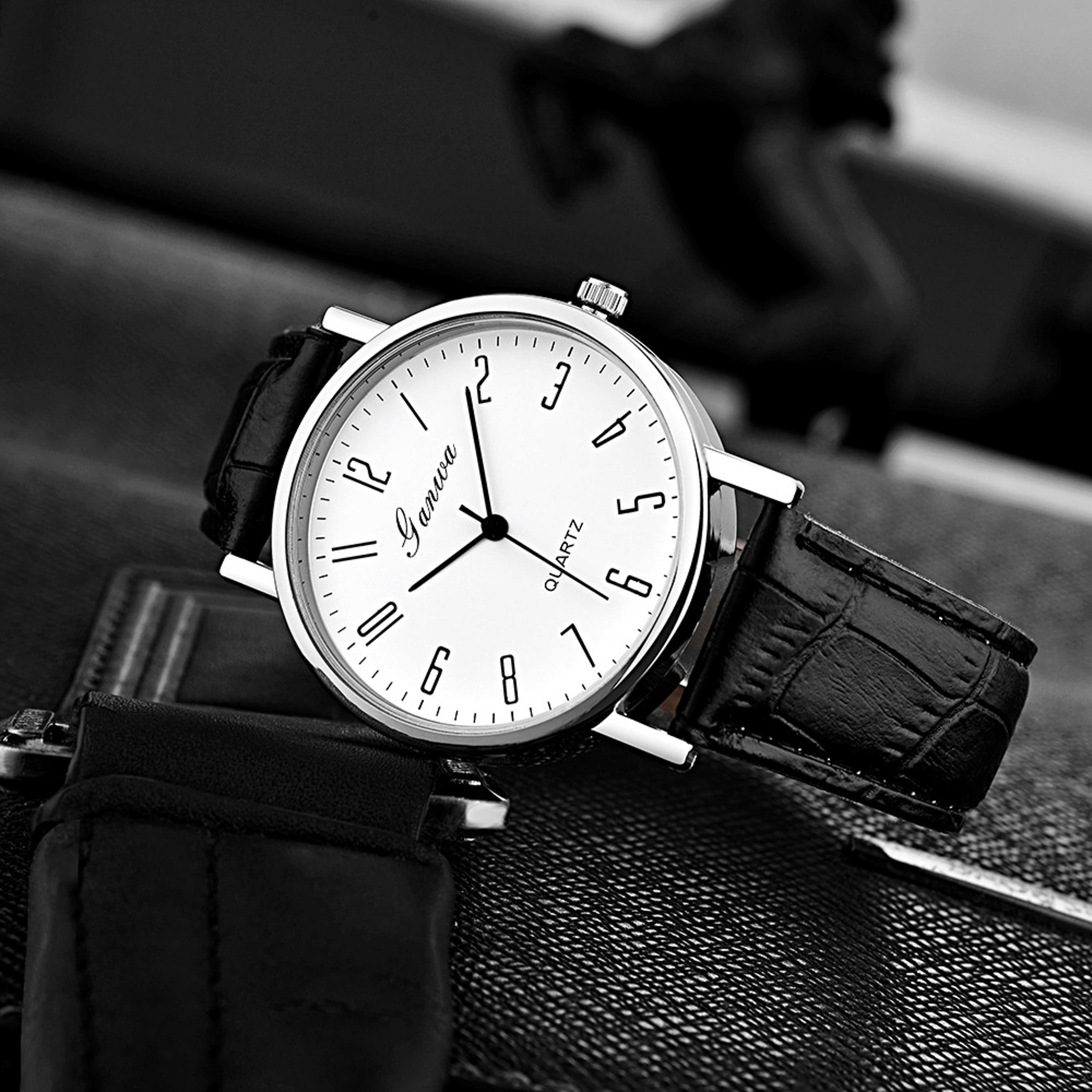 Executive Classic Quartz Watch With Luxury Leather Strap For Men  Women 4