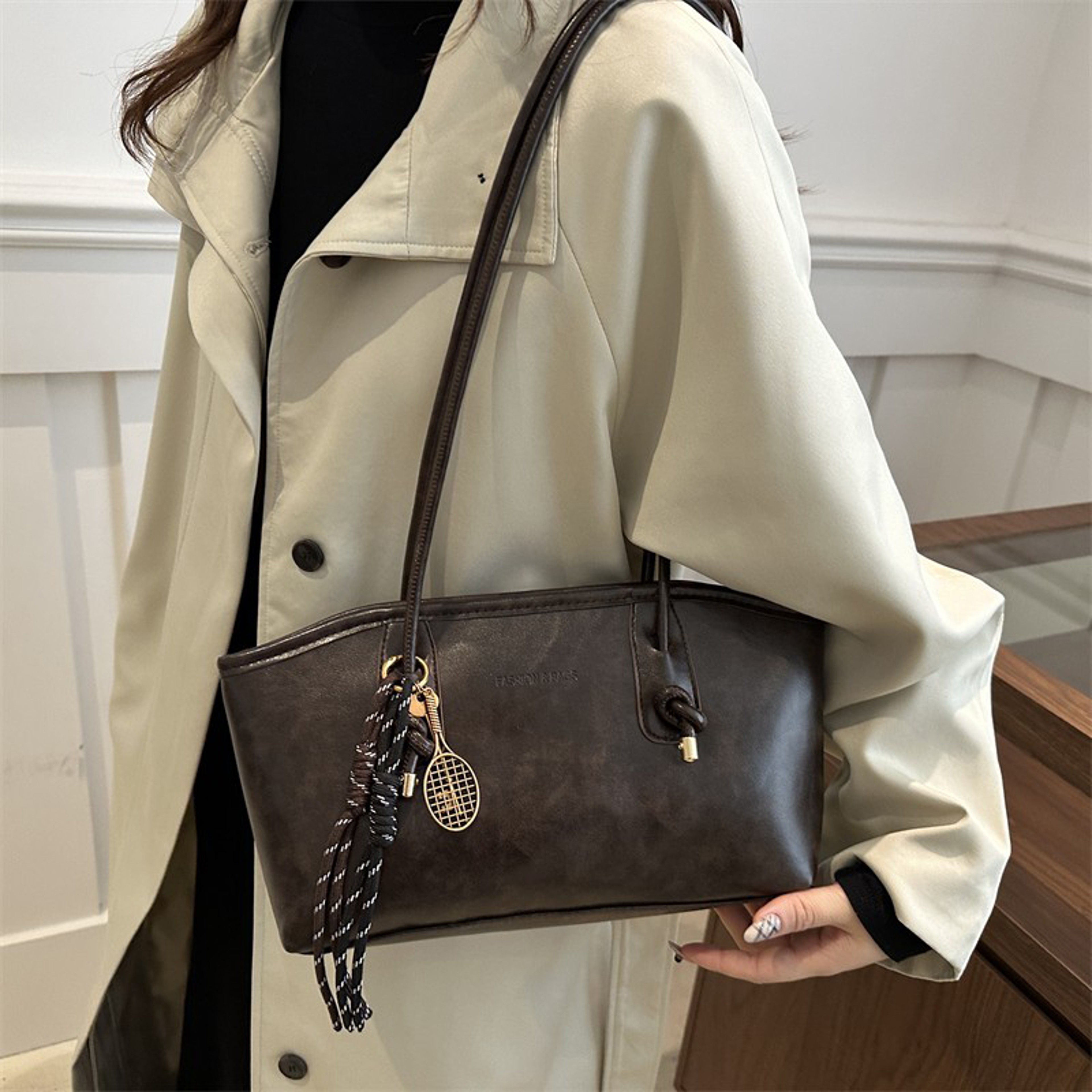 Retro Large Capacity Tote Bag For Women Korean Fashion Shoulder Handbag With Pendant 0