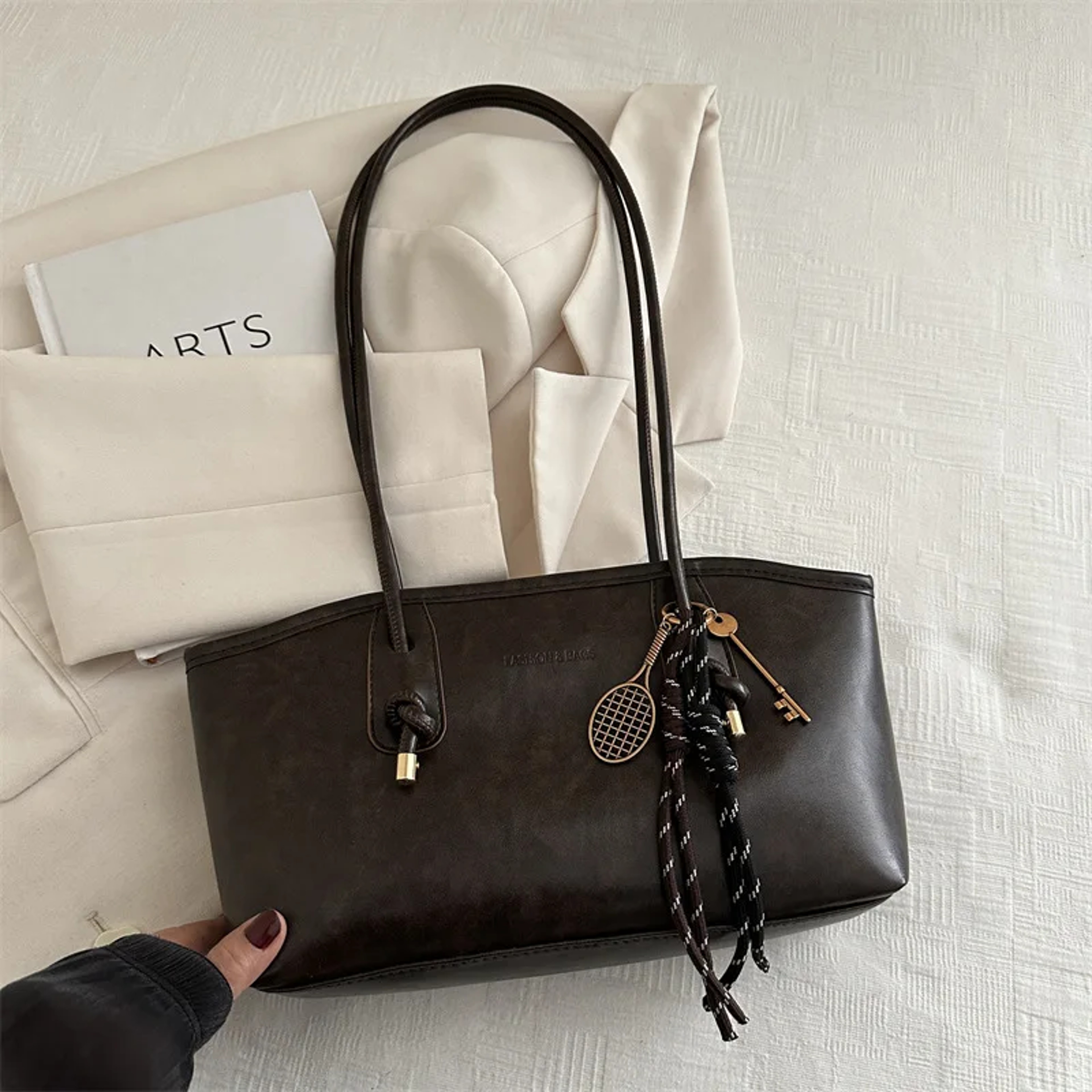 Retro Large Capacity Tote Bag For Women Korean Fashion Shoulder Handbag With Pendant 5