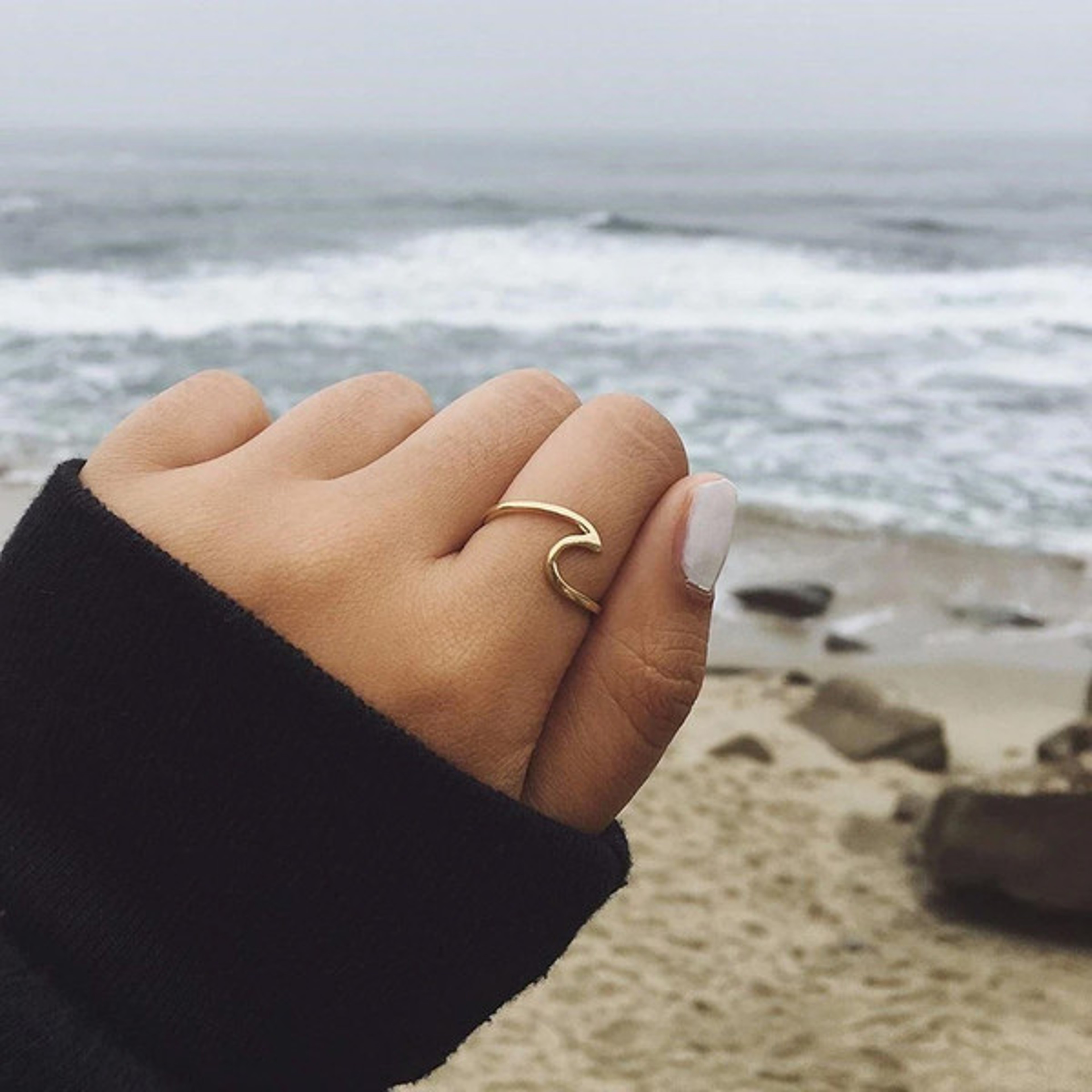 Minimalistic Ocean Wave Ring 1