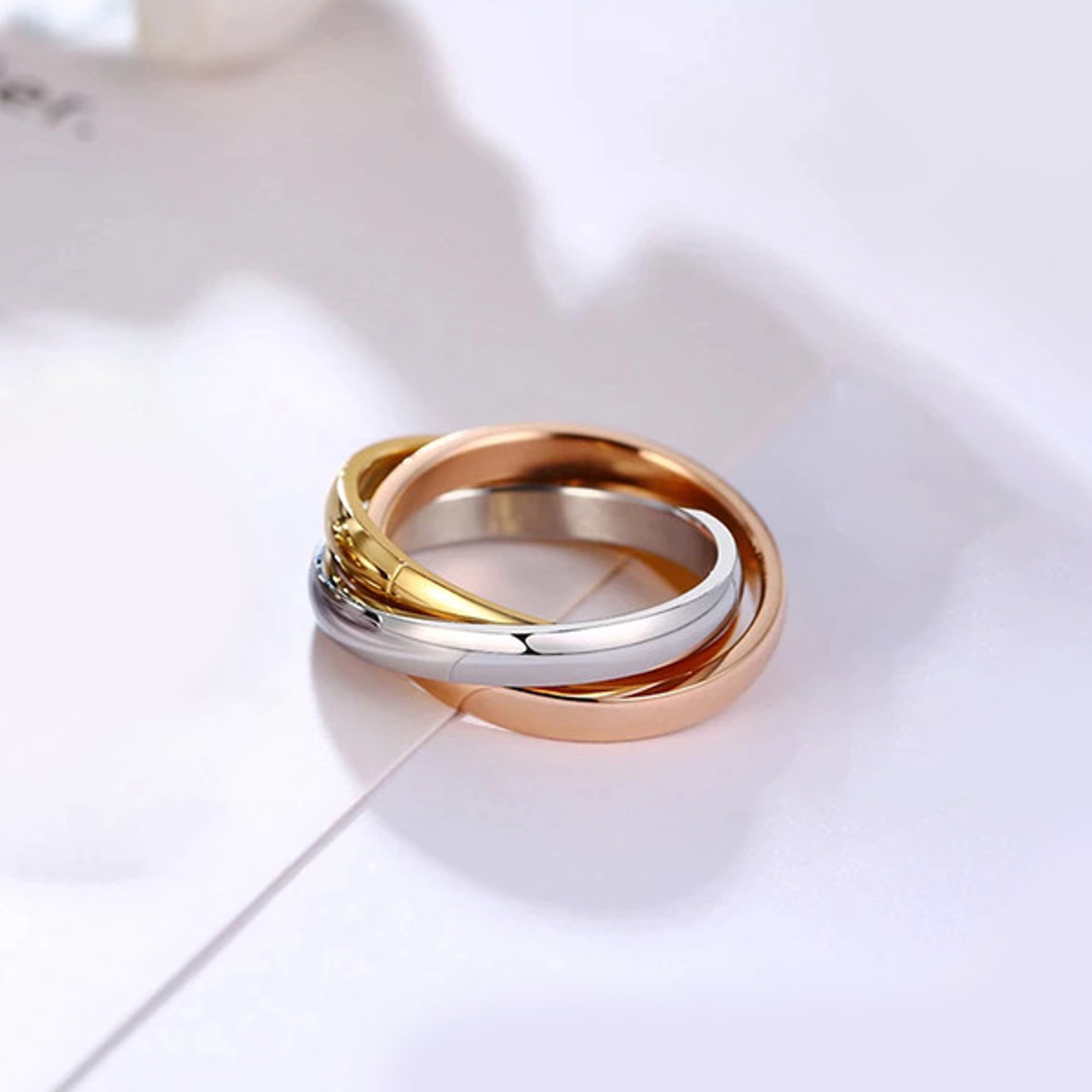 Elegant 3 Interlocked Rings (2).jpg