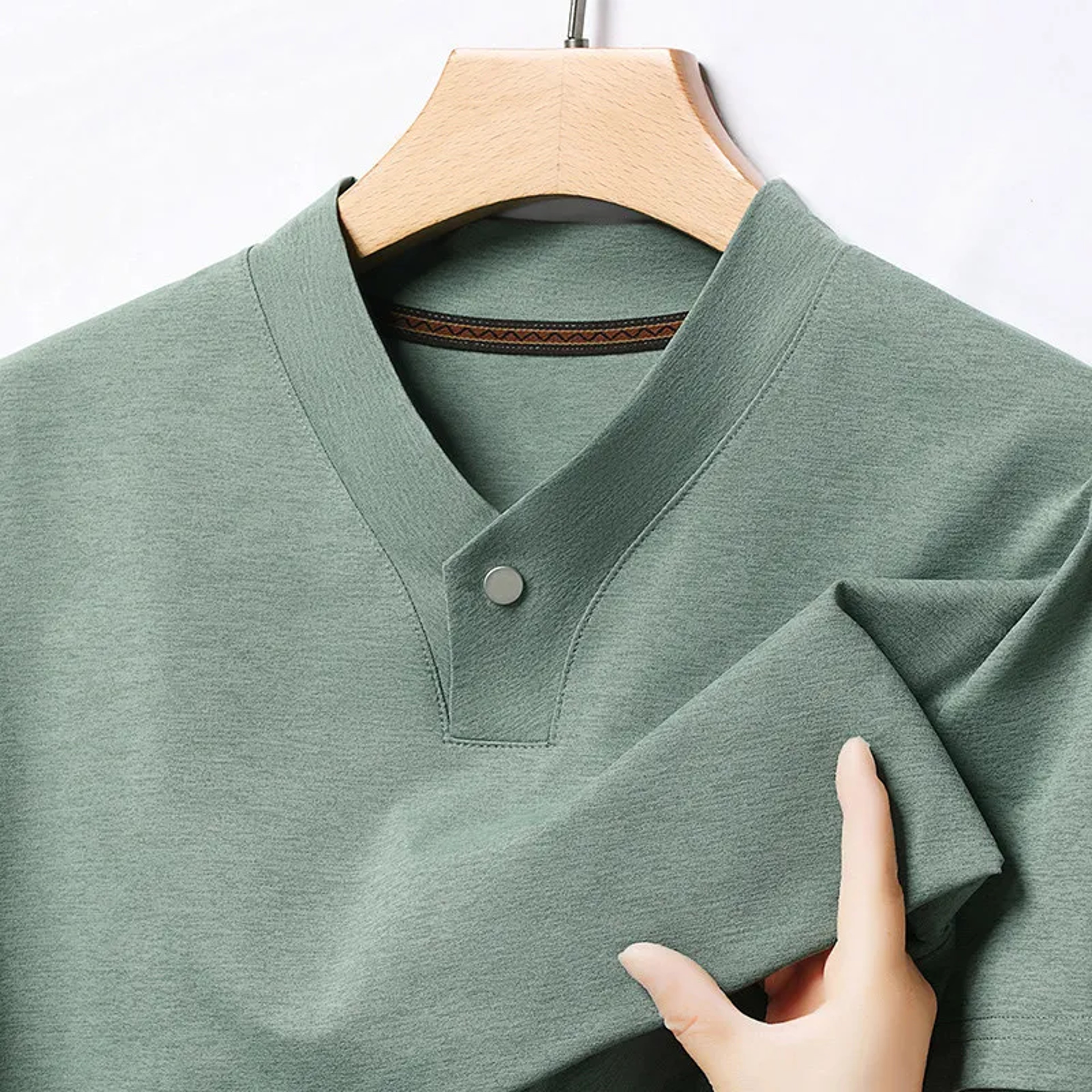 Korean Style Men's Casual V Neck Short Sleeve T Shirt Breathable One Button Summer Top – view 3