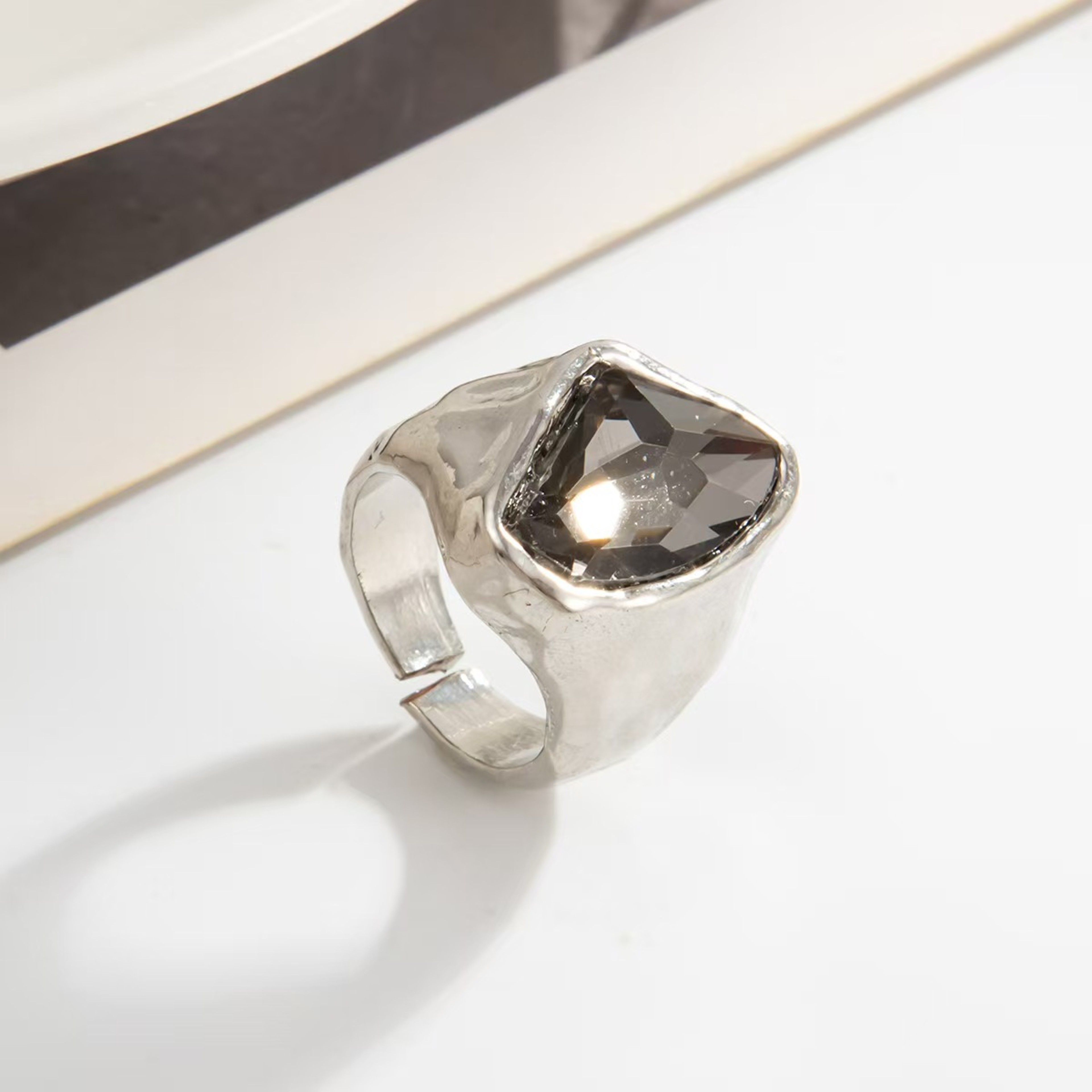 Minimalist Geometric Adjustable Open Ring Chic Acrylic Rhinestone Statement Jewelry for Women – view 4